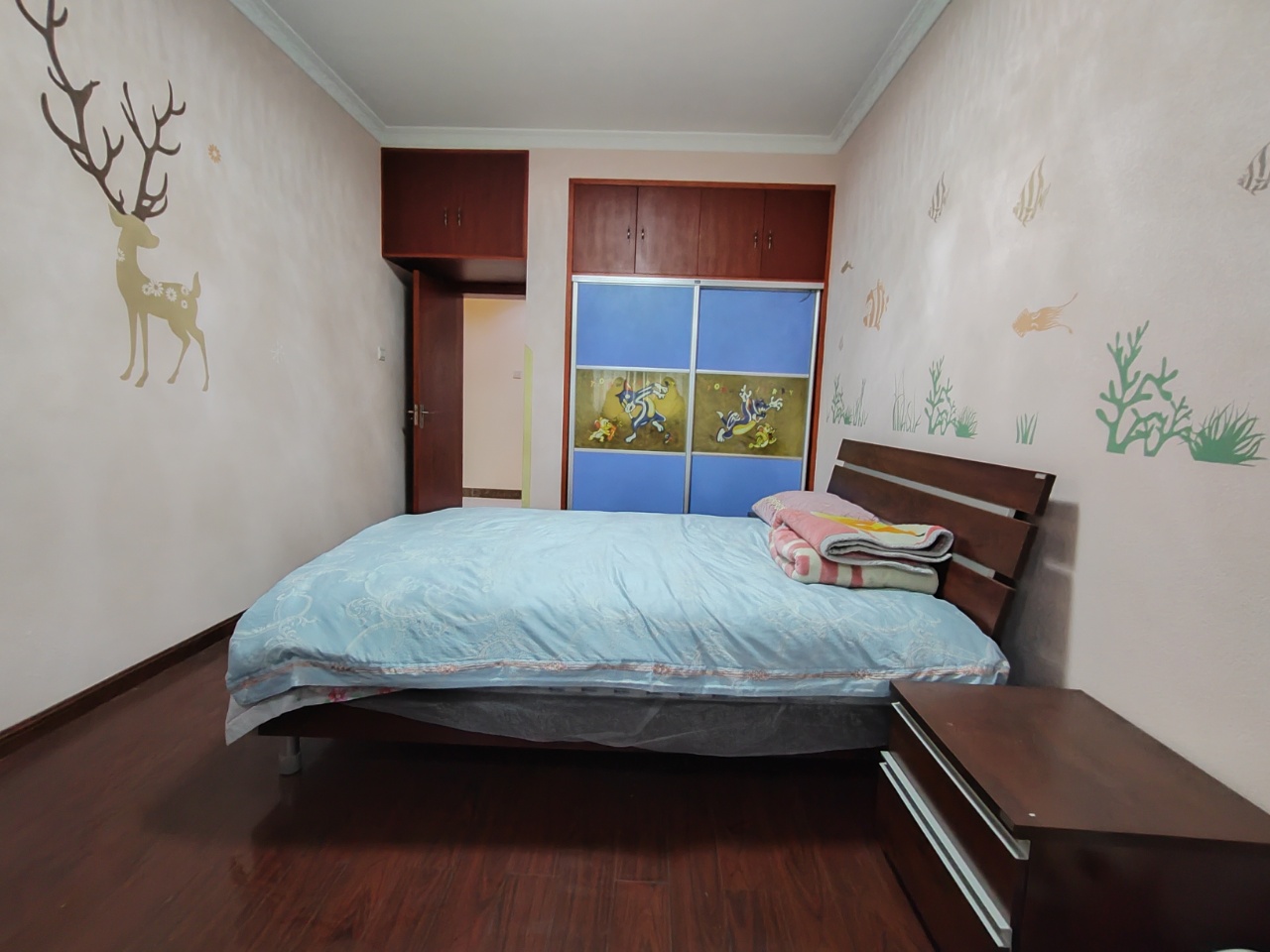 铂金玫瑰园  4室2厅2卫    62.8万 铂金玫瑰园  4室2厅2卫    62.8万客厅