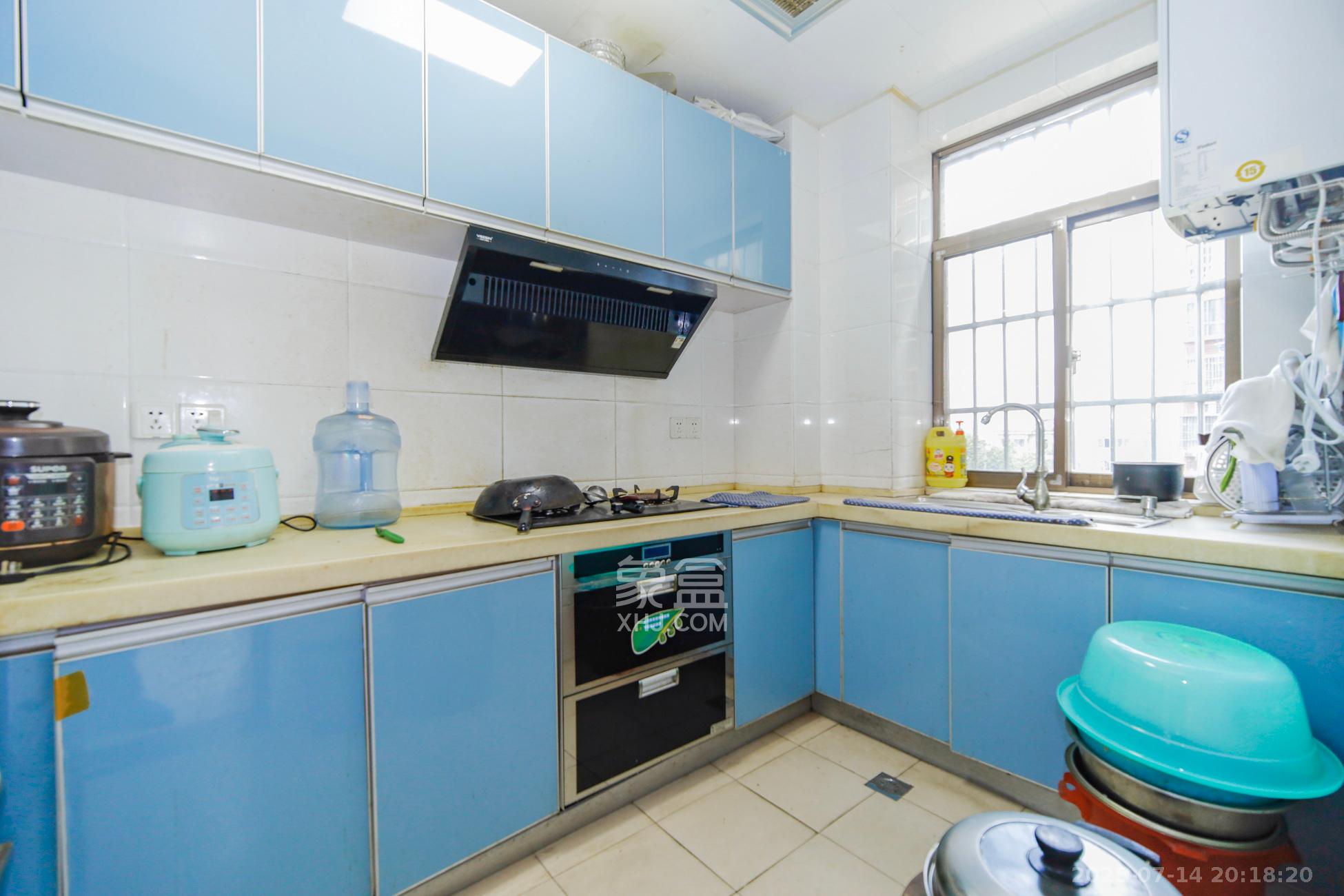 湘翰御舍 3室2厅2卫 70.0万 湘翰御舍 3室2厅2卫 70.0万厨房