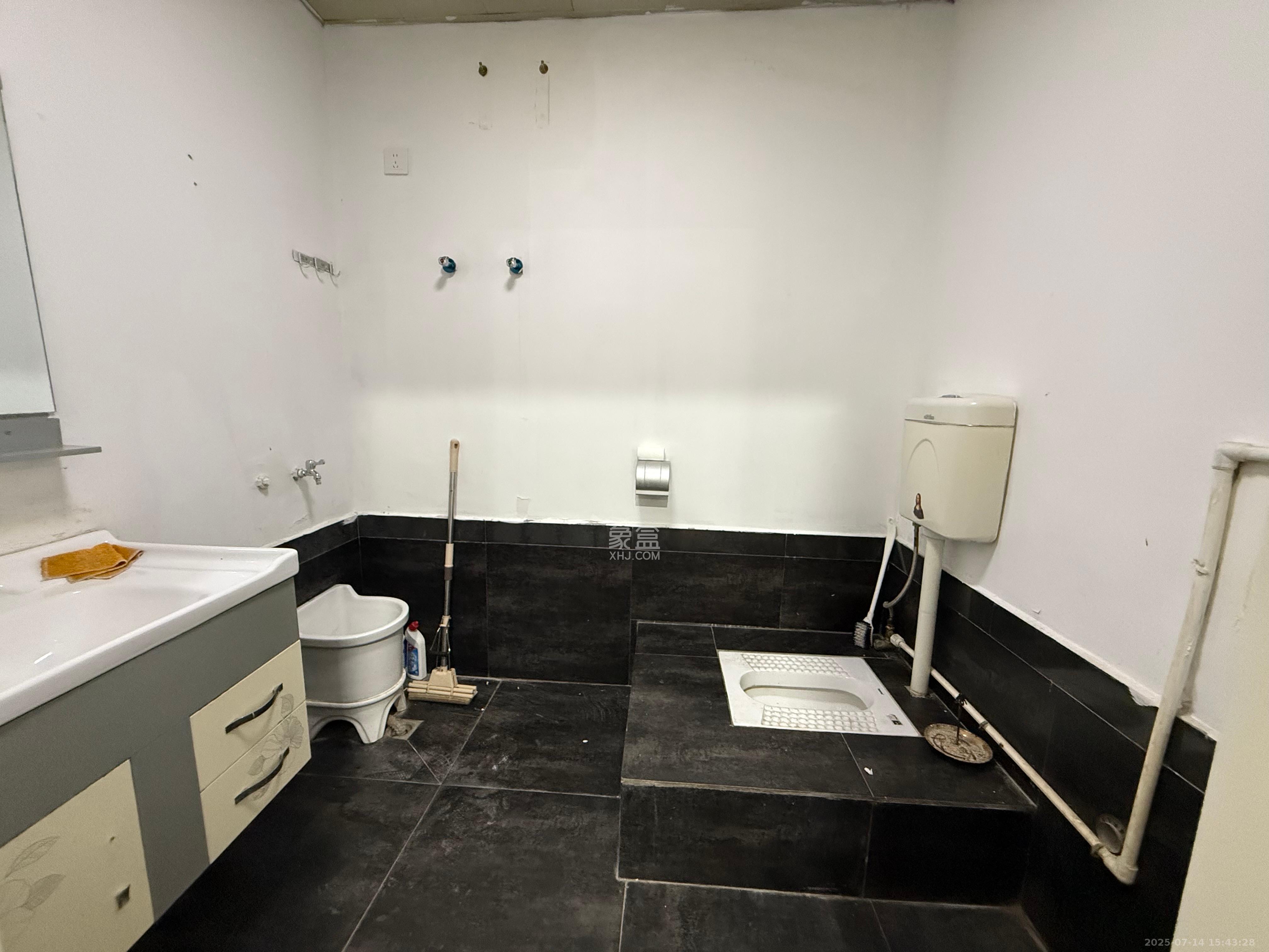 奥克斯广场 1室1厅1卫 2000.0元/月 奥克斯广场 1室1厅1卫 2000.0元/月室内图