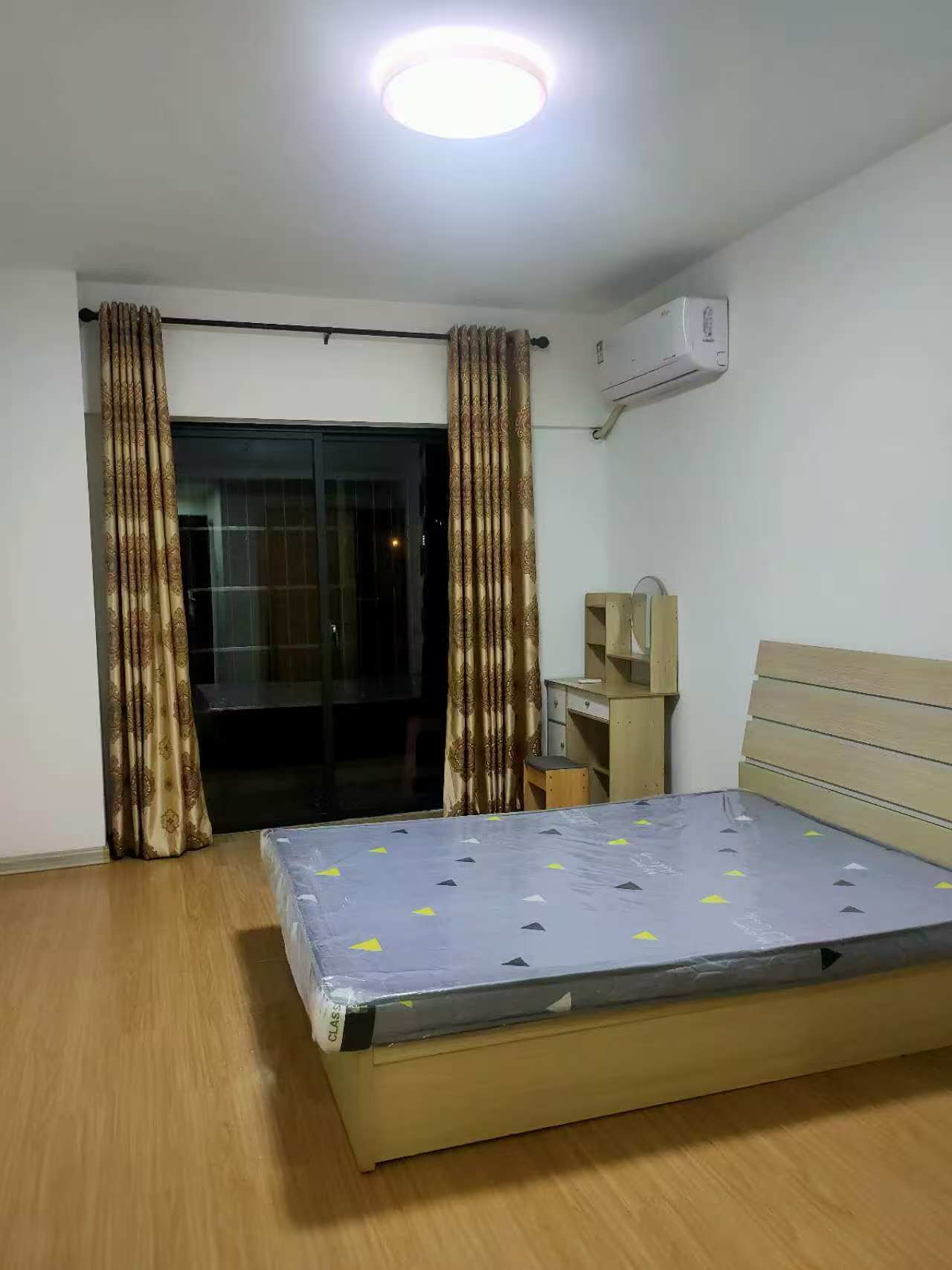 芭蒲假日  1室1厅1卫    1100.0元/月 芭蒲假日  1室1厅1卫    1100.0元/月室内图