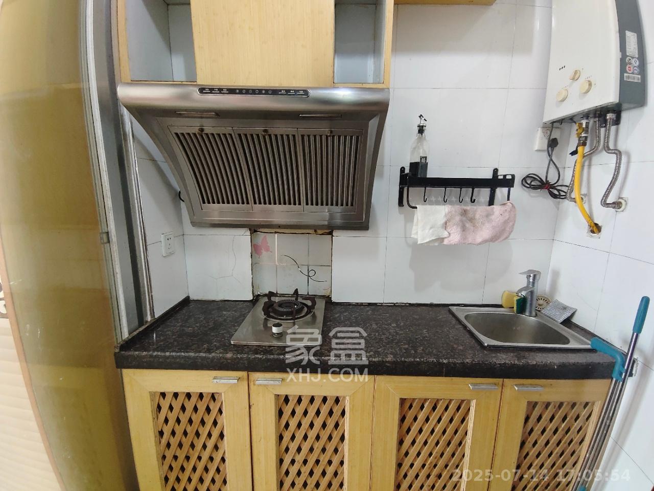 观湖公寓  1室1厅1卫   1600.00元/月室内图