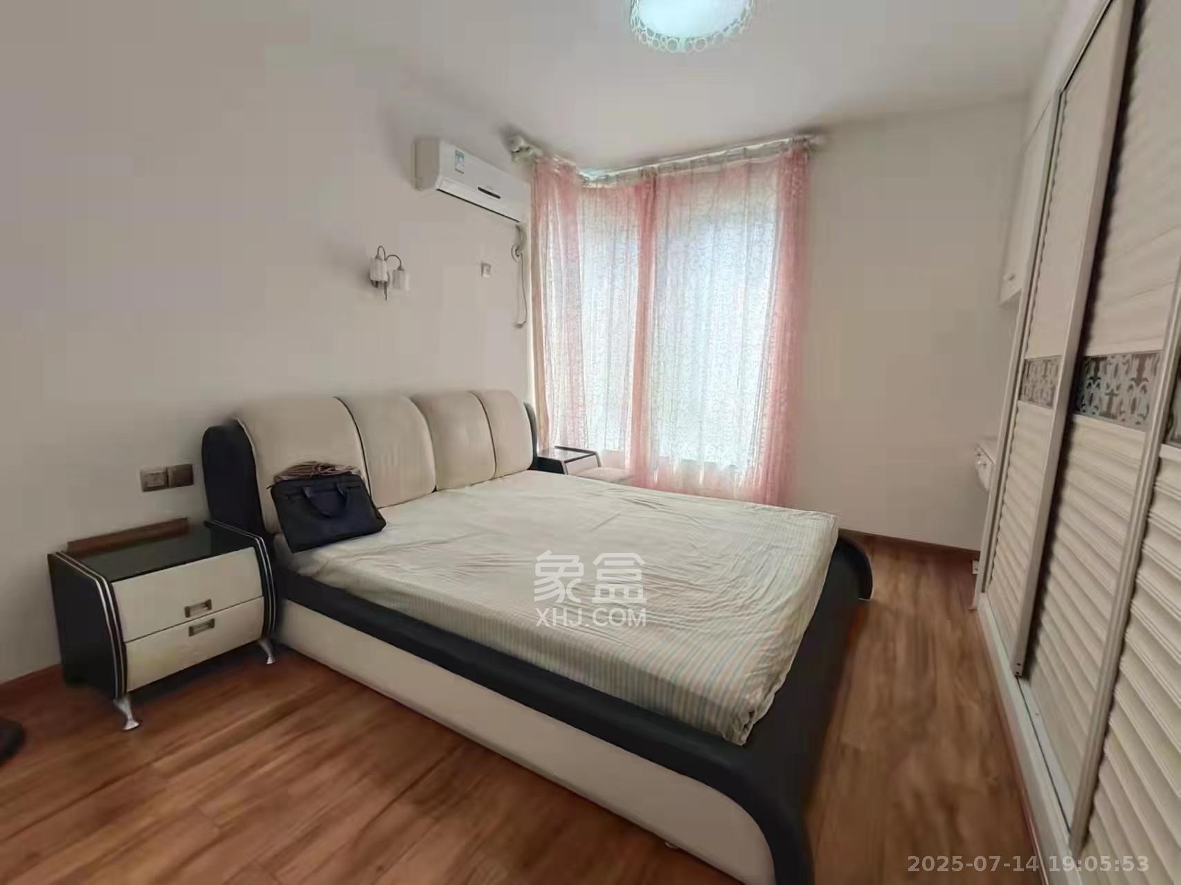 山语城一期  3室2厅2卫   2400.00元/月室内图