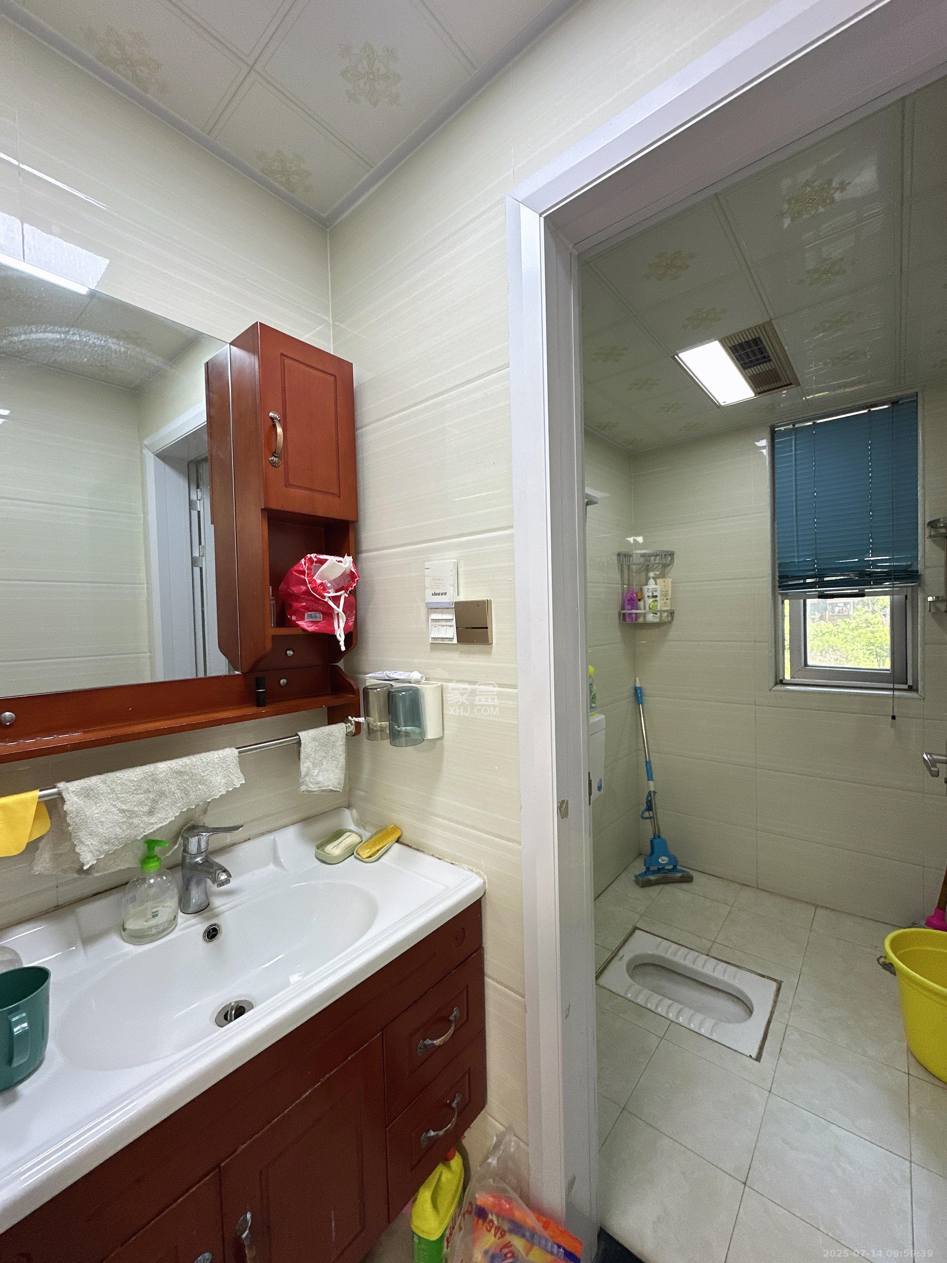 荣盛花语城 3室2厅1卫 2200.00元/月 荣盛花语城 3室2厅1卫 2200.00元/月室内图