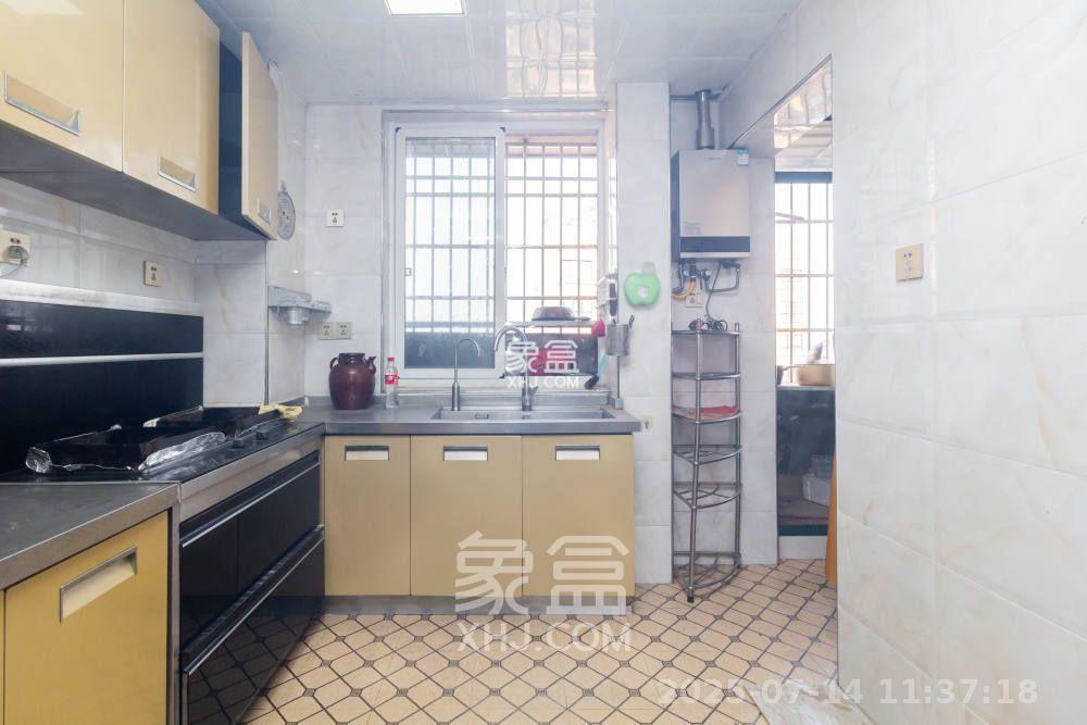 豪庭（江城豪庭）  3室2厅2卫   2000.00元/月室内图
