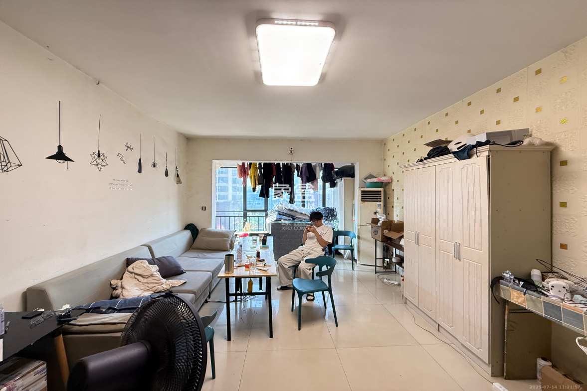 东城港 3室2厅2卫 2700.0元/月 东城港 3室2厅2卫 2700.0元/月室内图