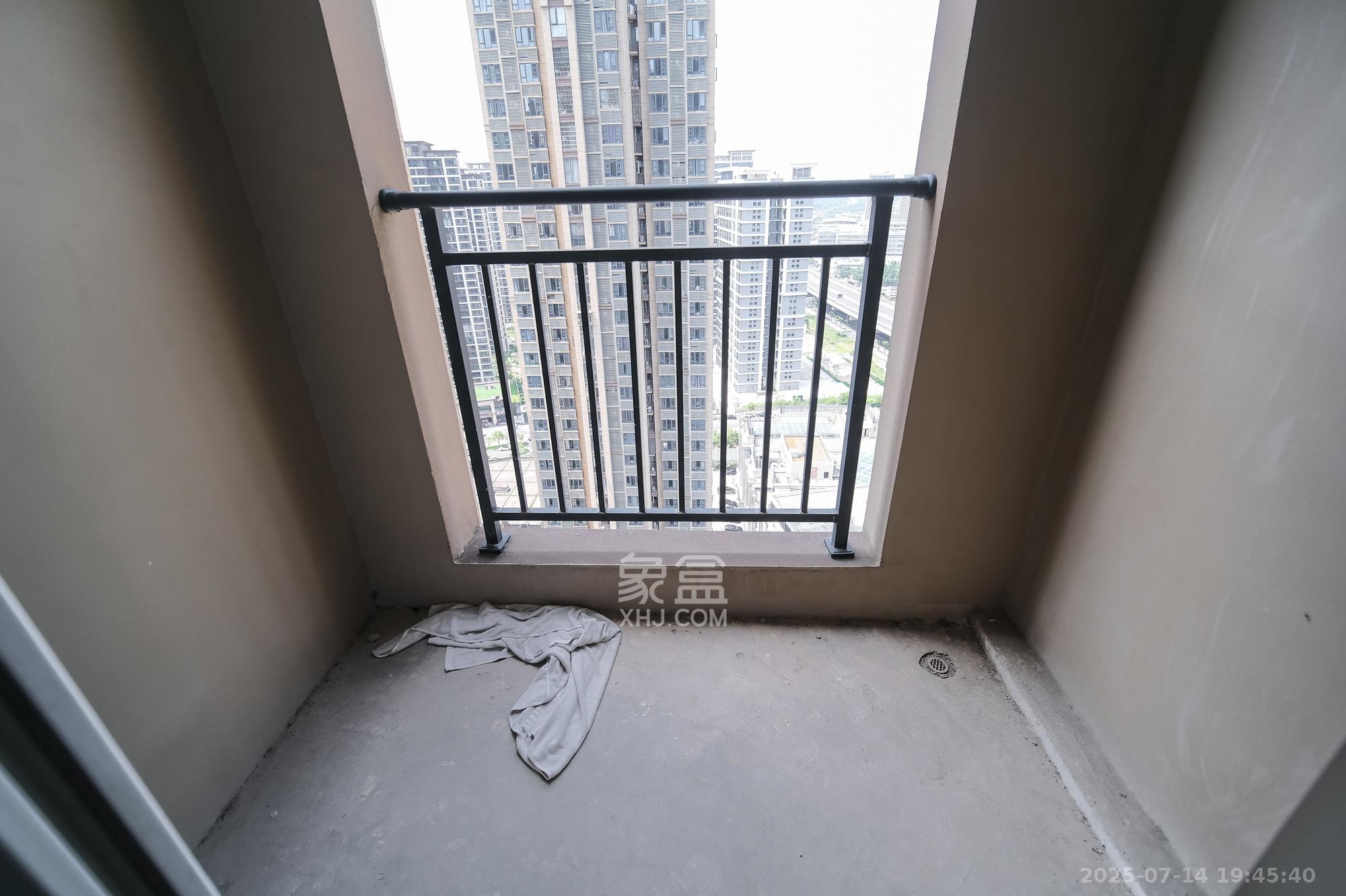 荣盛花语城 3室2厅1卫 46.8万 荣盛花语城 3室2厅1卫 46.8万阳台