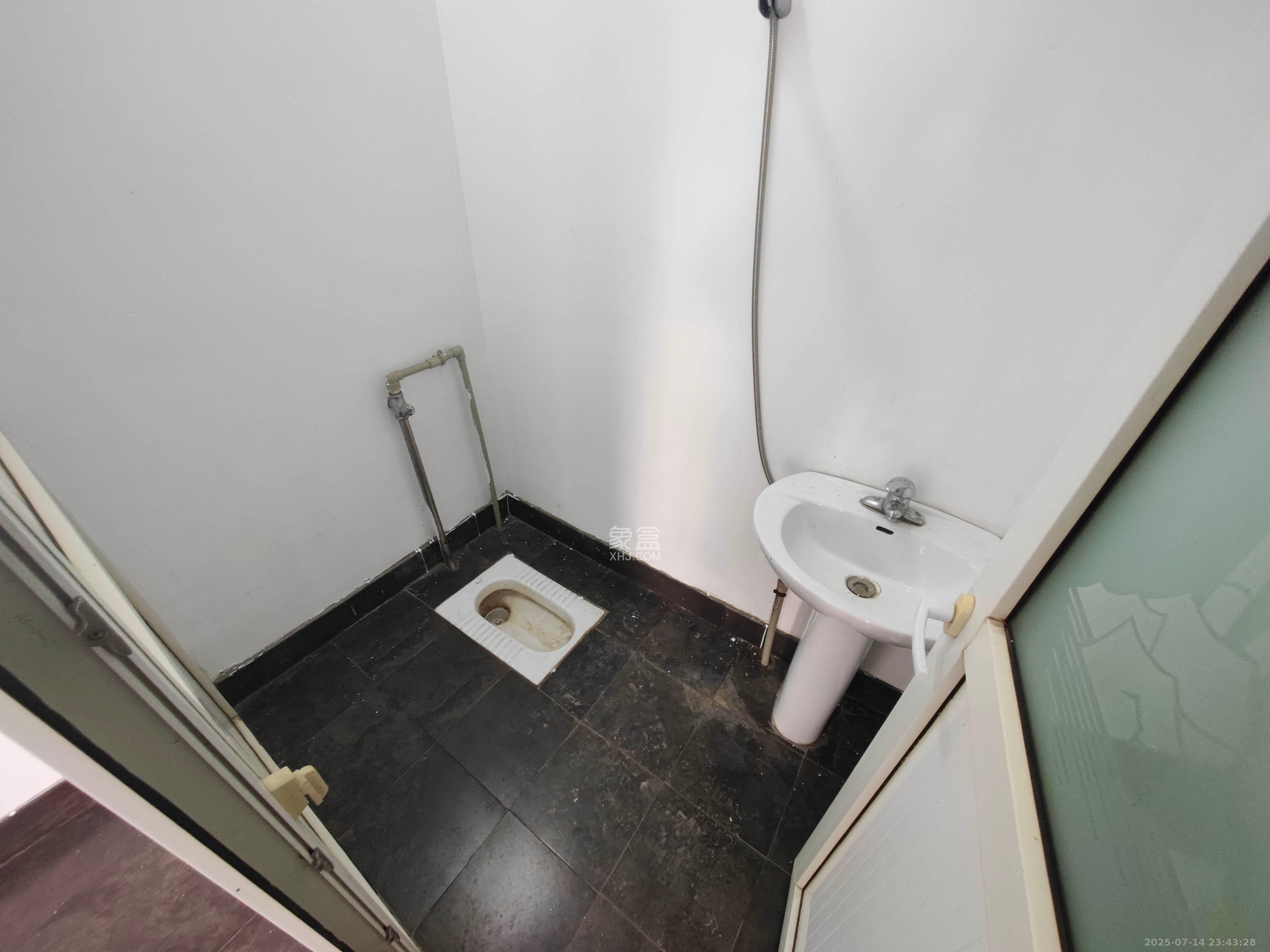 南苑小区  1室1厅1卫    25.0万其他