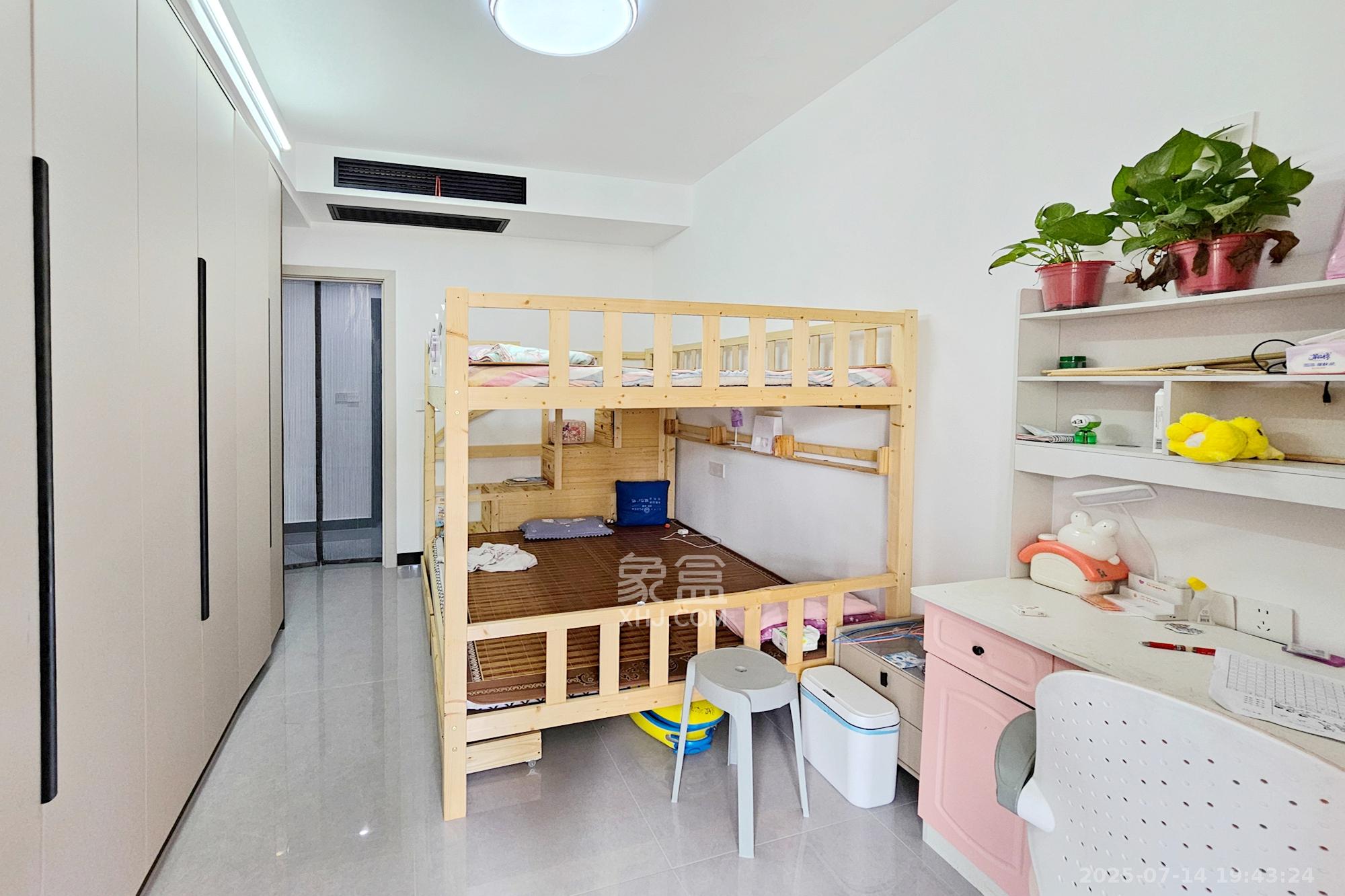 长房东旭国际  4室2厅2卫    142.0万 长房东旭国际  4室2厅2卫    142.0万卧室