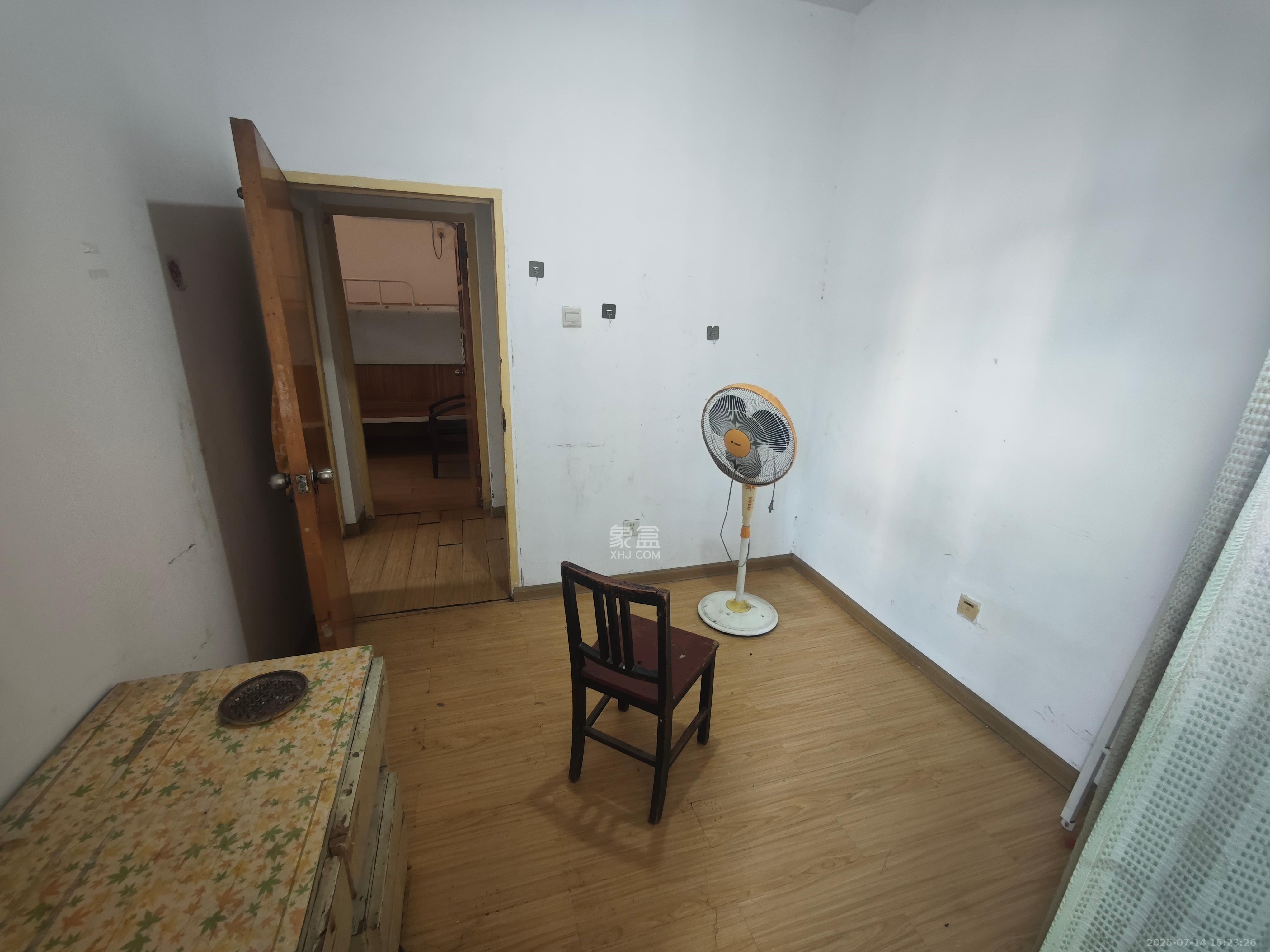 长大彩虹都  3室2厅1卫    1500.0元/月 长大彩虹都  3室2厅1卫    1500.0元/月室内图