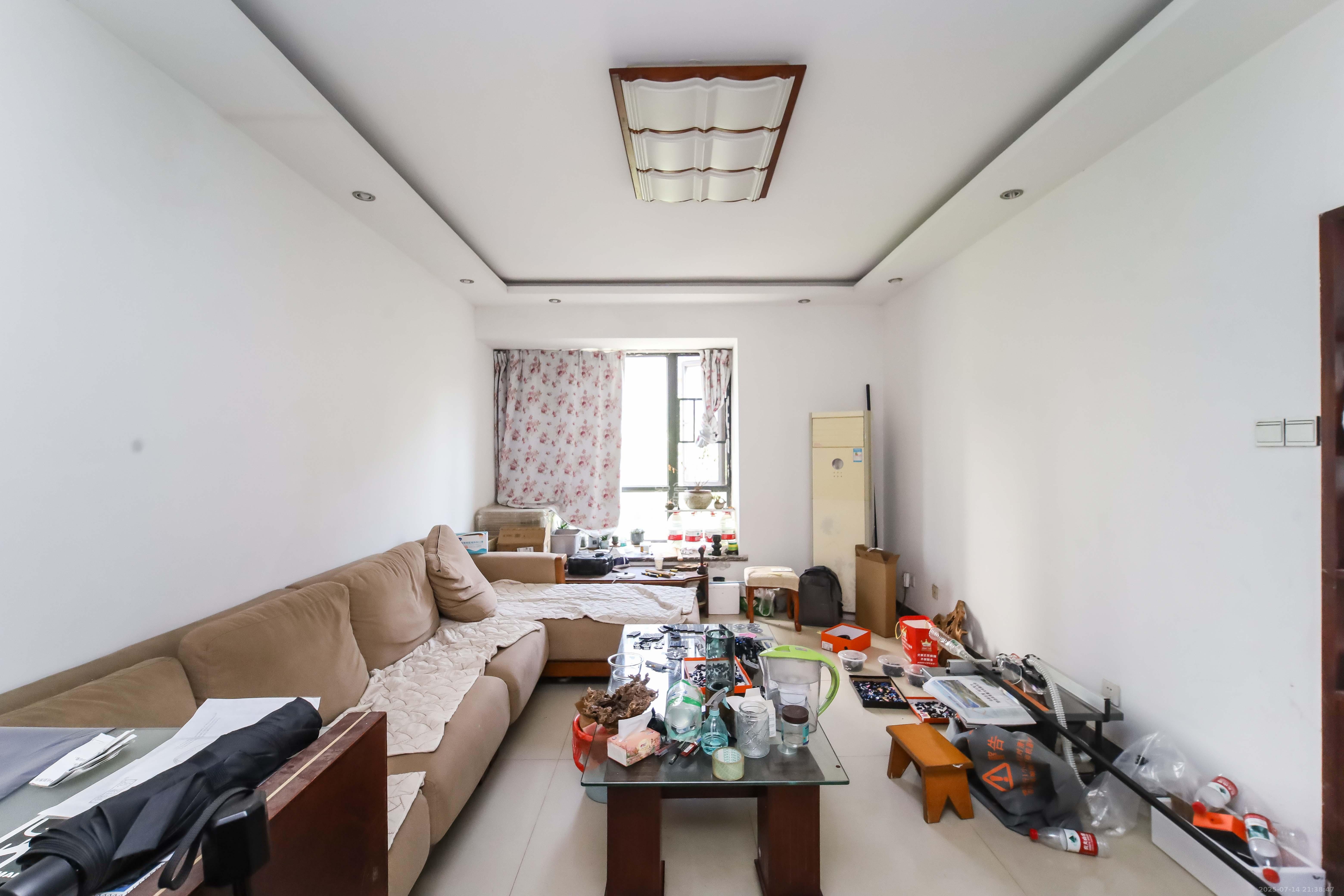 长房东郡 2室2厅1卫 98.0万 长房东郡 2室2厅1卫 98.0万客厅