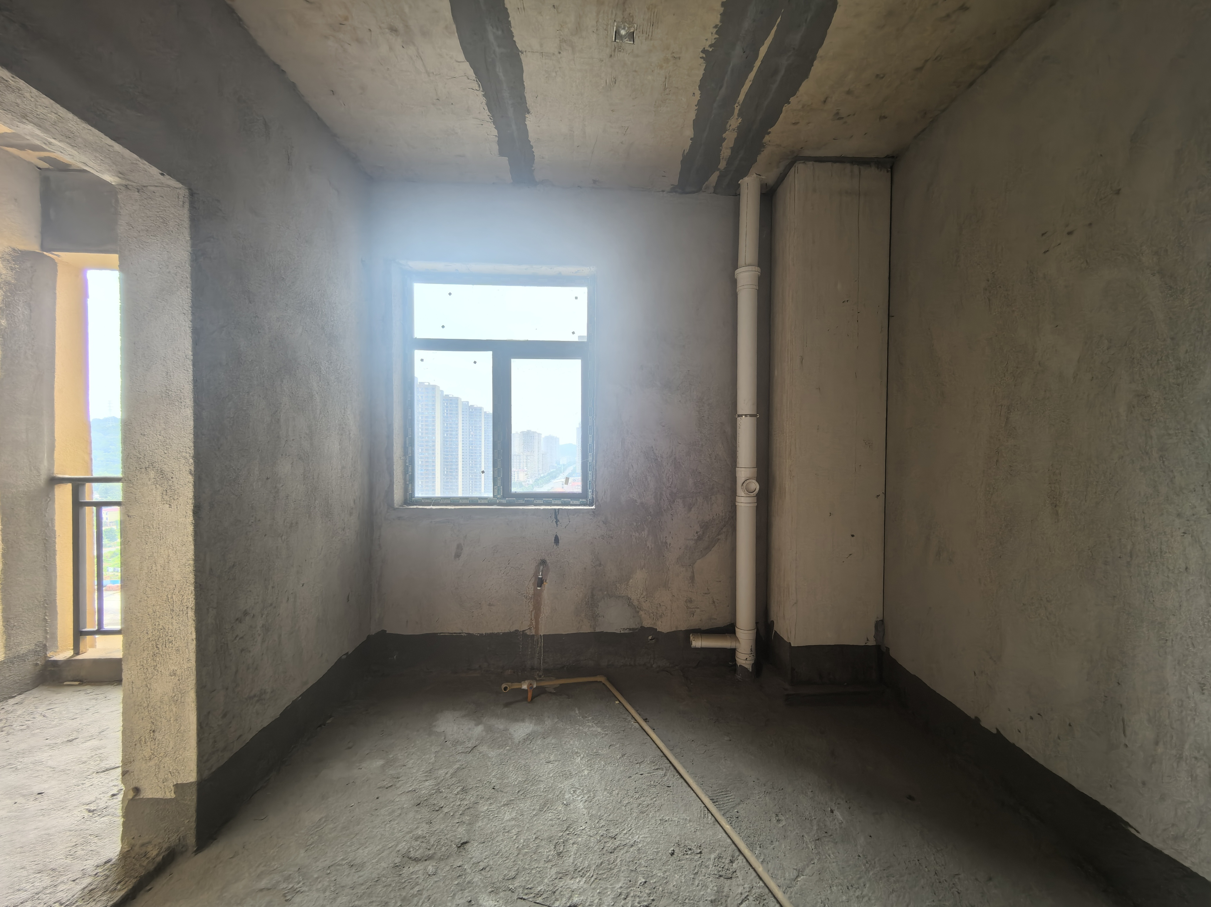 珠山鑫园  4室1厅2卫    76.8万客厅