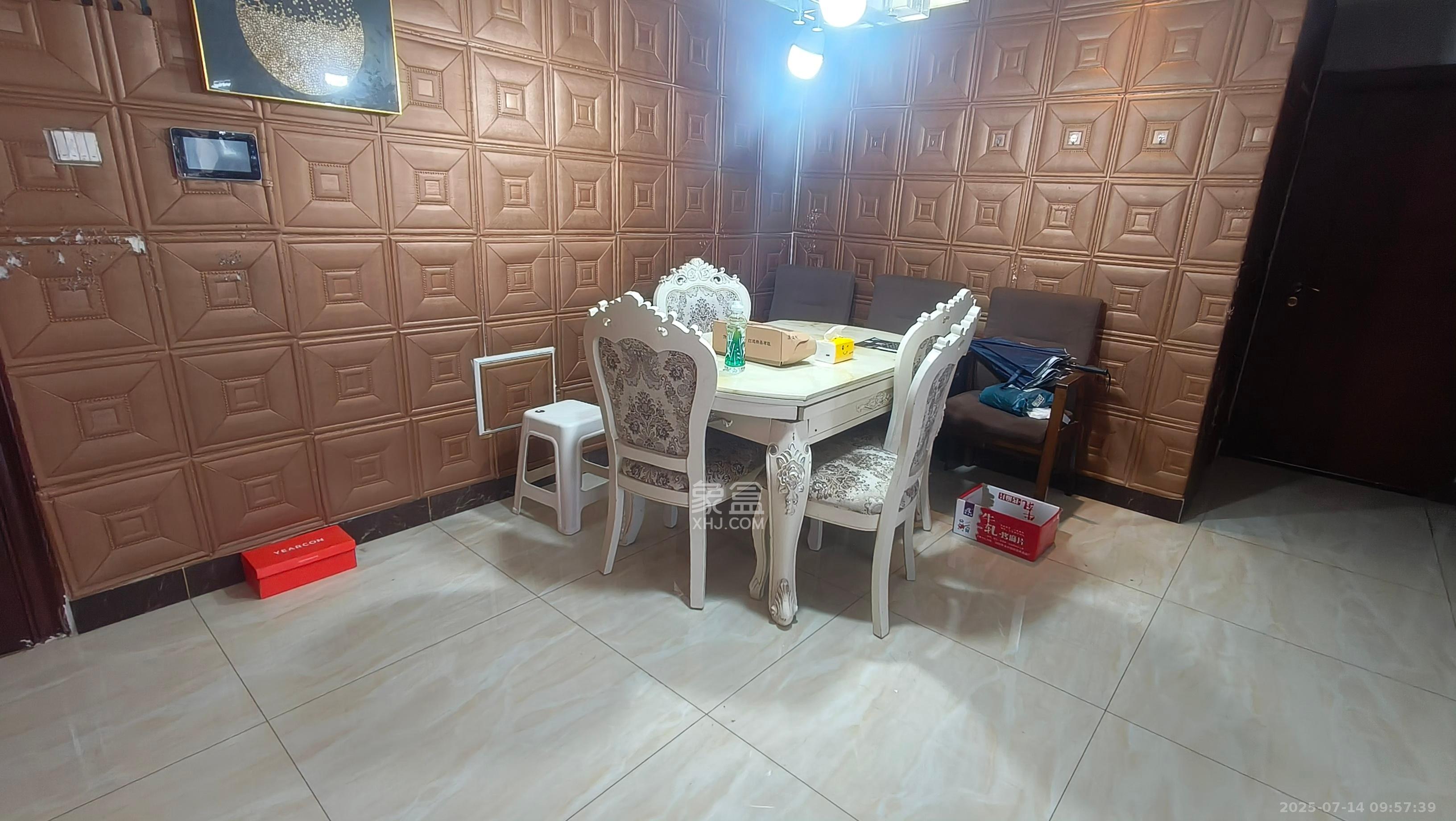 第六都（陆都小区）  3室2厅2卫    3600.0元/月室内图