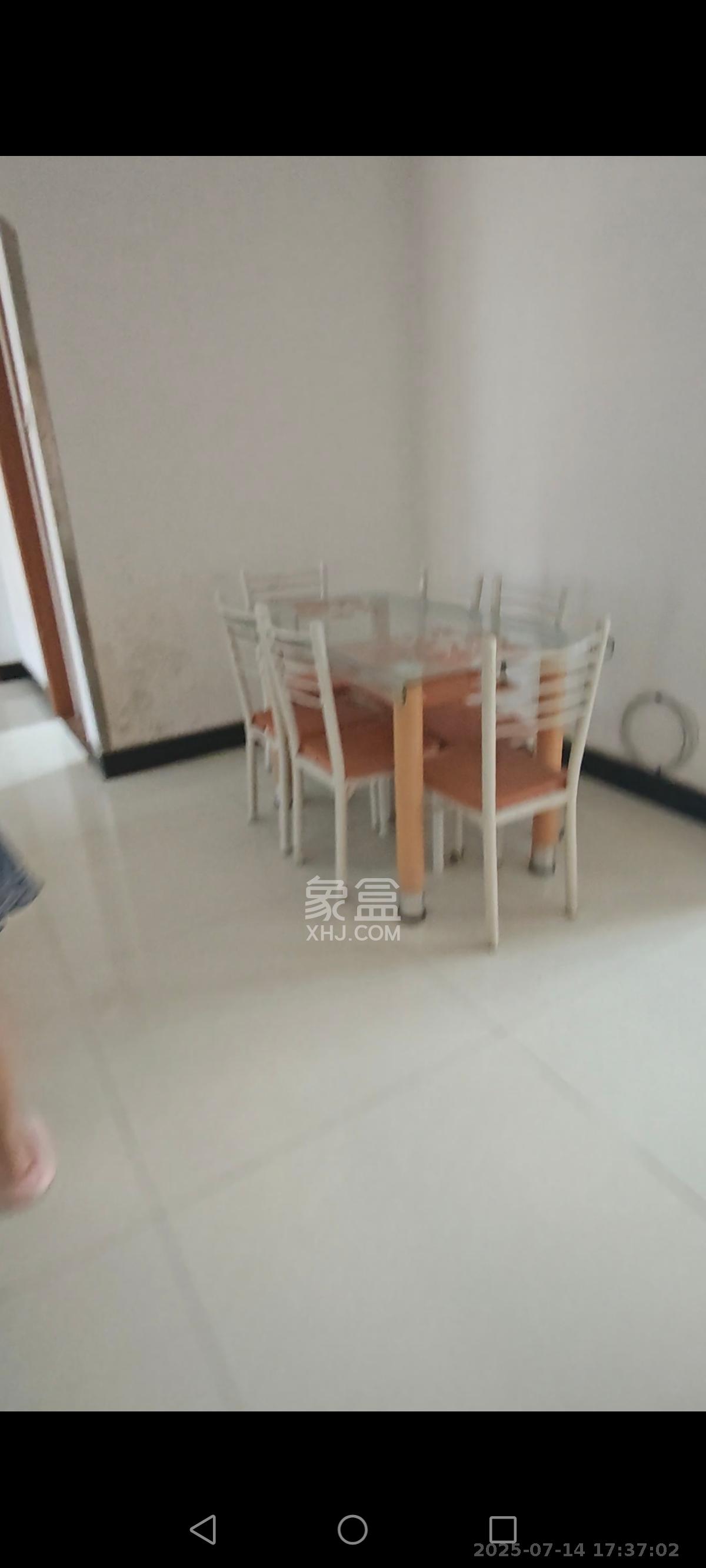 九峰安置小区  3室2厅2卫   1700.00元/月室内图