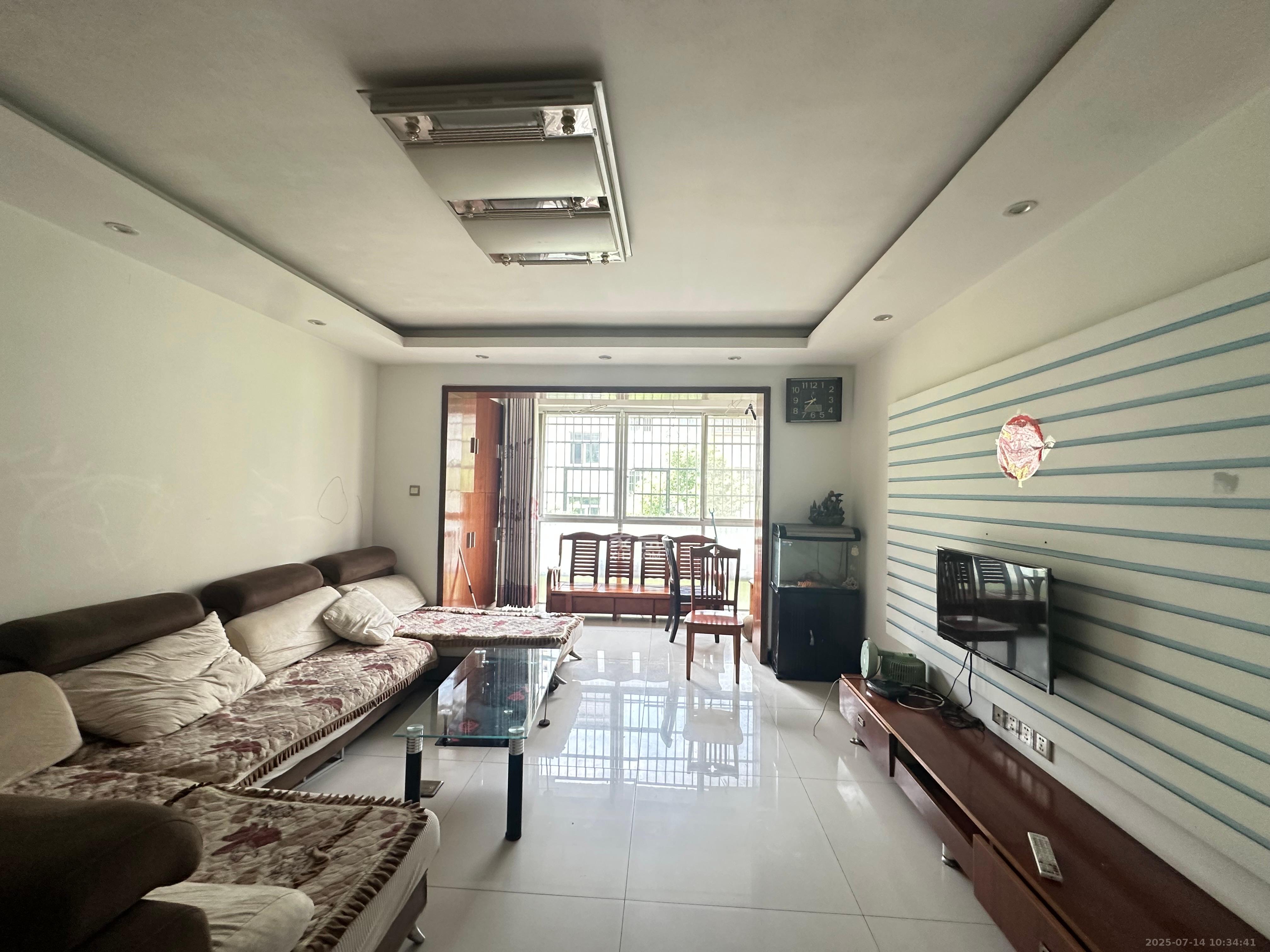 鄱阳小区 2室2厅1卫 1400.0元/月 鄱阳小区 2室2厅1卫 1400.0元/月室内图