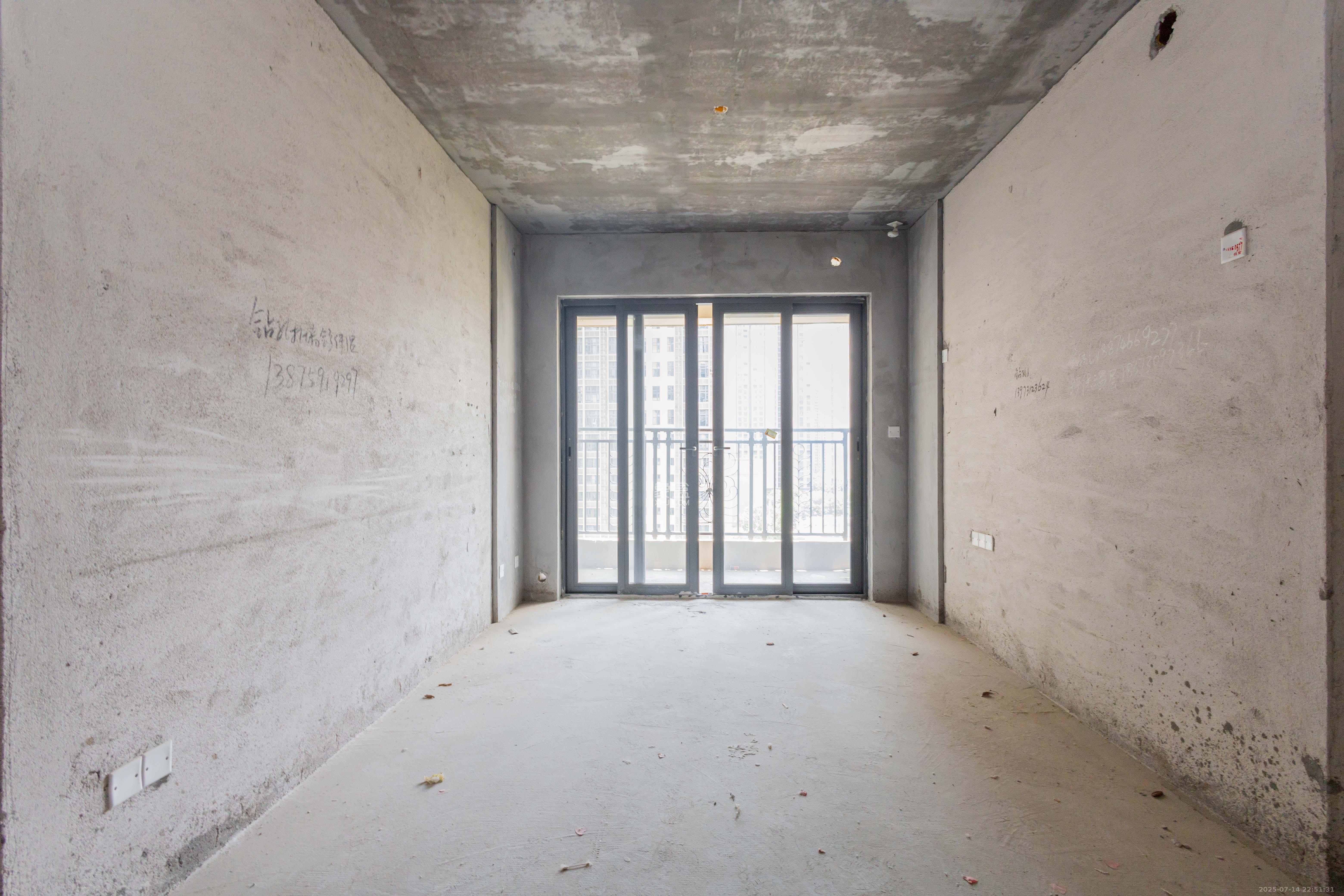 恒大江湾 3室2厅1卫 79.8万 恒大江湾 3室2厅1卫 79.8万客厅