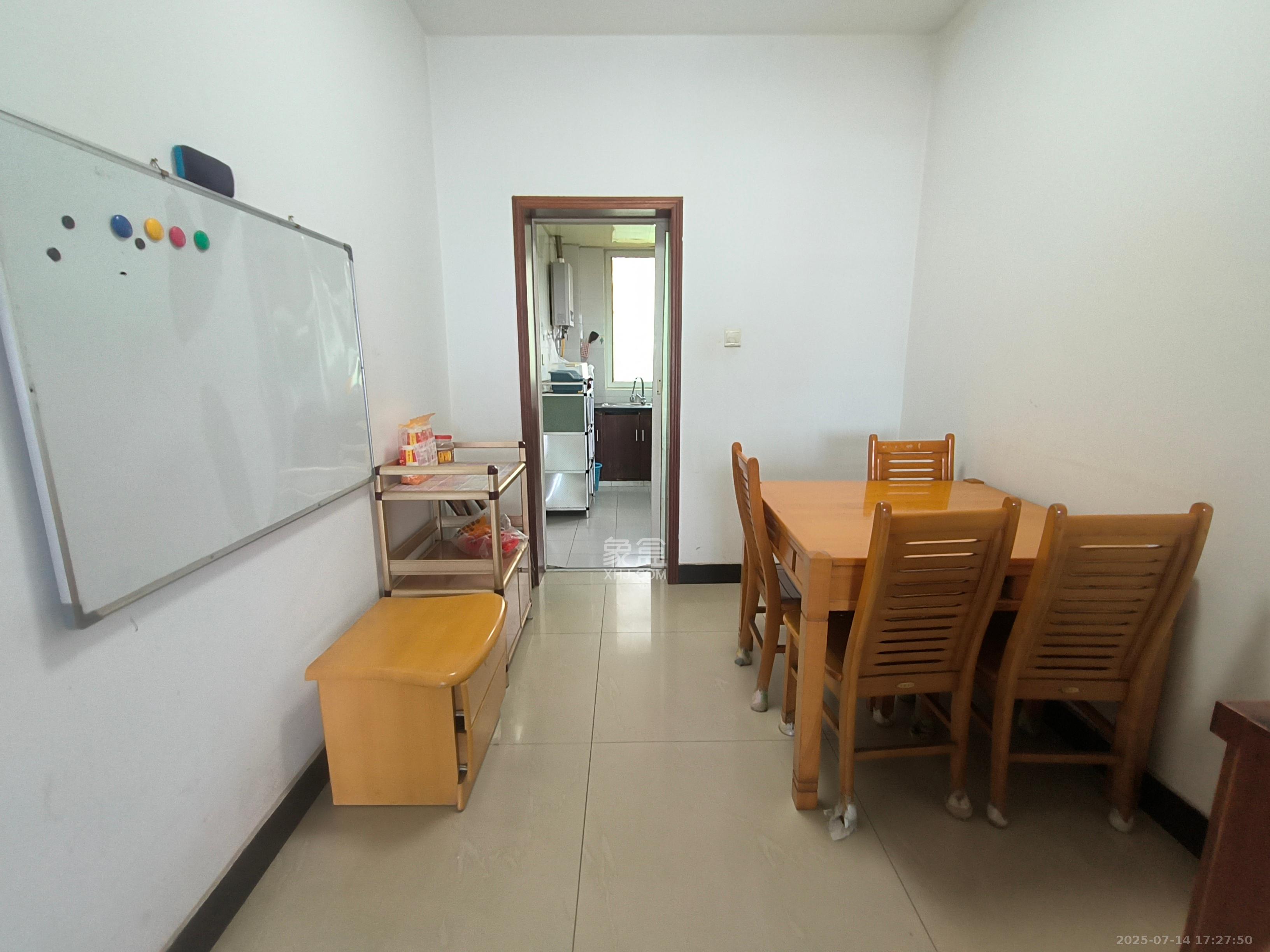 交通技校宿舍 2室2厅1卫 3500.0元/月 交通技校宿舍 2室2厅1卫 3500.0元/月室内图