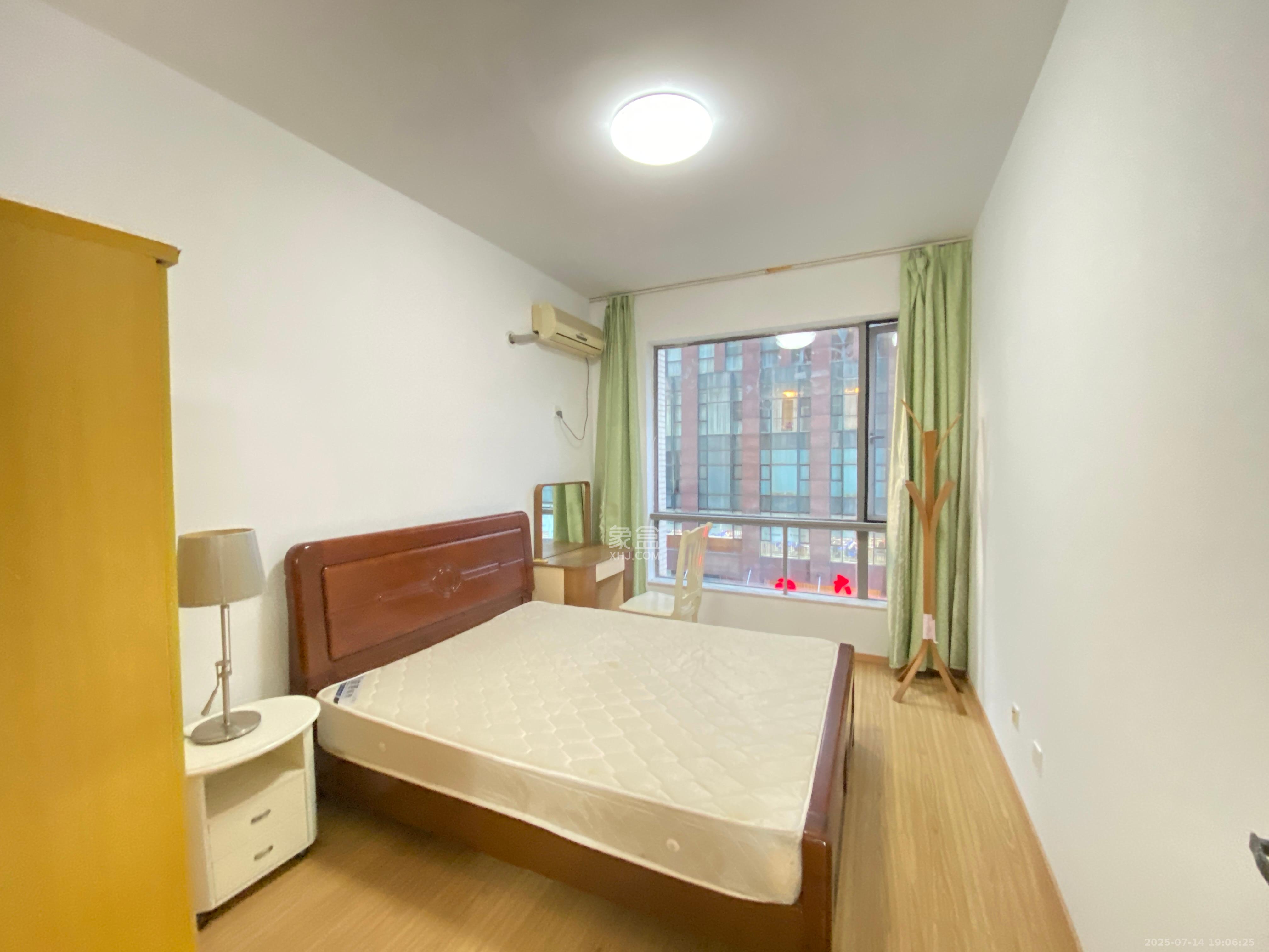 建鸿达华都(华都小户型及大华写字楼) 2室1厅0卫 2500.0元/月 建鸿达华都(华都小户型及大华写字楼) 2室1厅0卫 2500.0元/月室内图