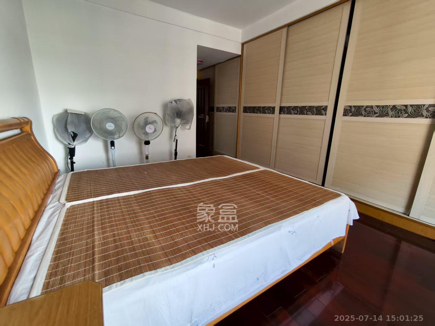 卓越蔚蓝海岸二期  3室2厅1卫    2800.0元/月室内图