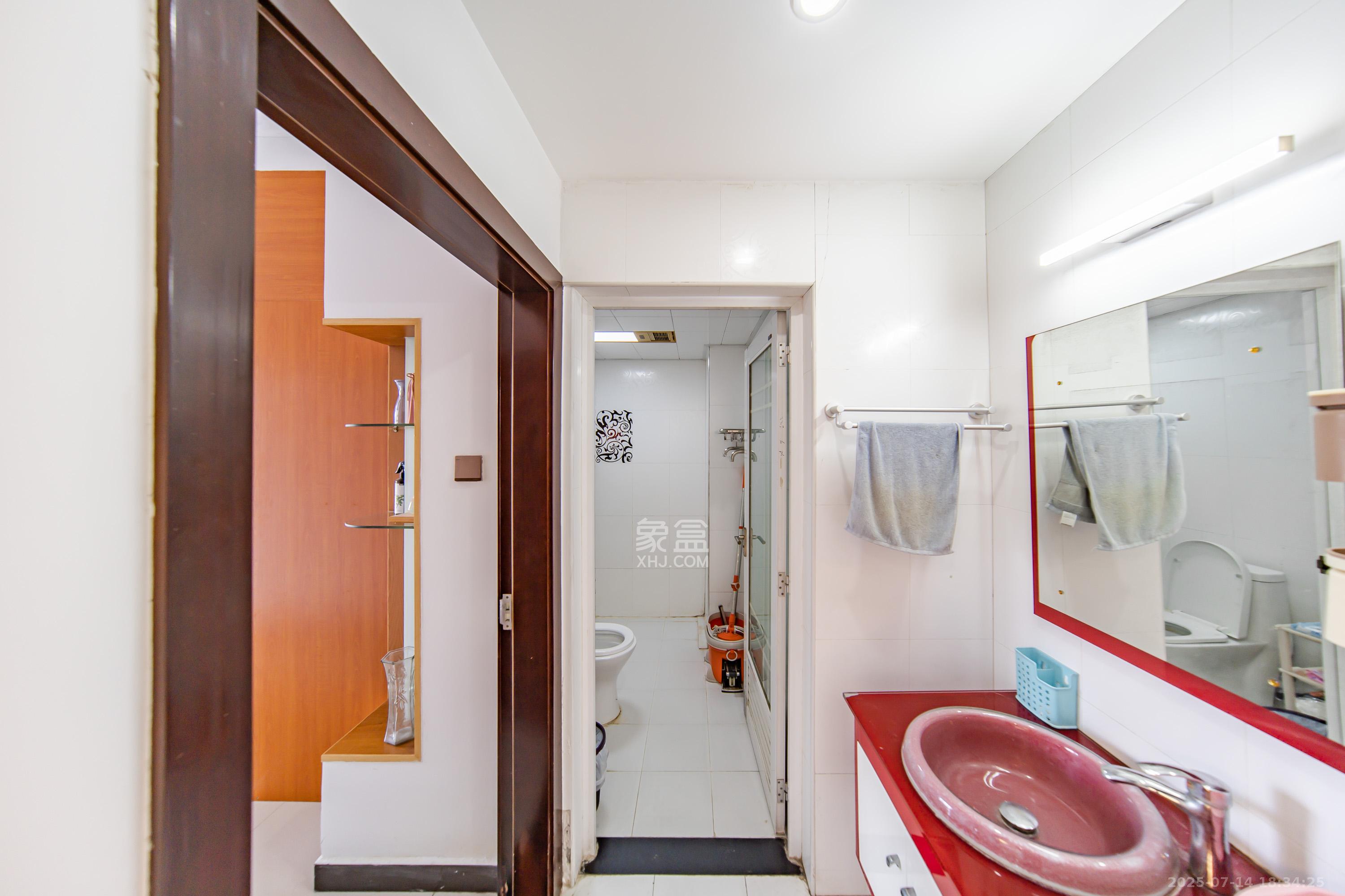 阳光100二期 2室2厅1卫 88.0万 阳光100二期 2室2厅1卫 88.0万卫生间