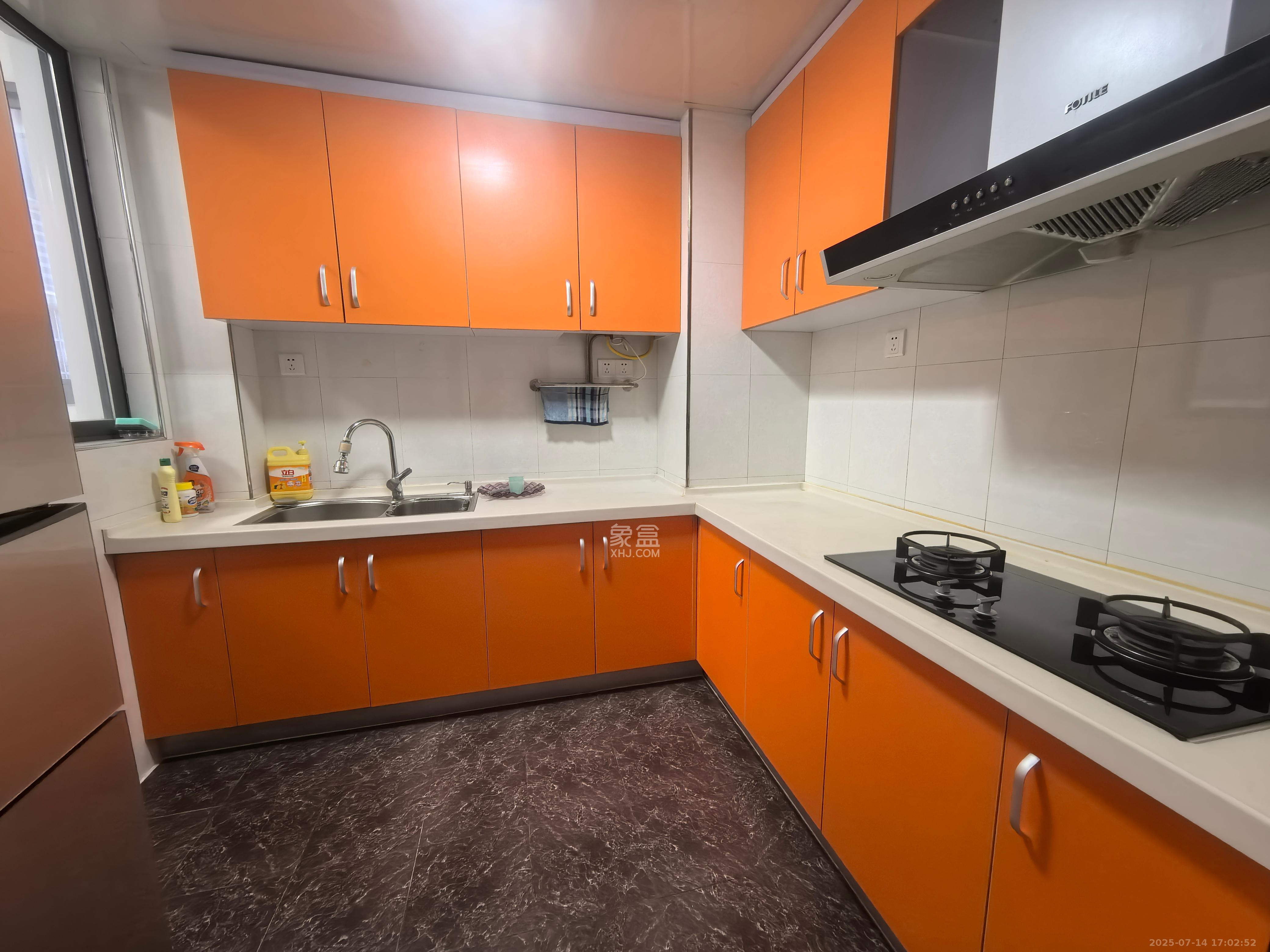 华润凤凰城二期  3室2厅1卫    1900.0元/月室内图