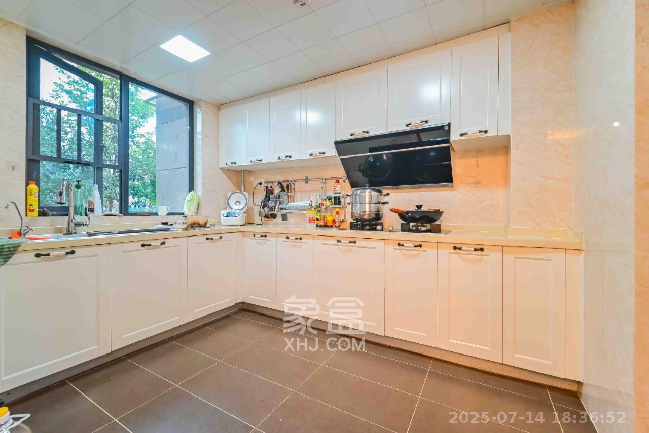 万科魅力之城观澜里  4室2厅2卫    6000.0元/月室内图