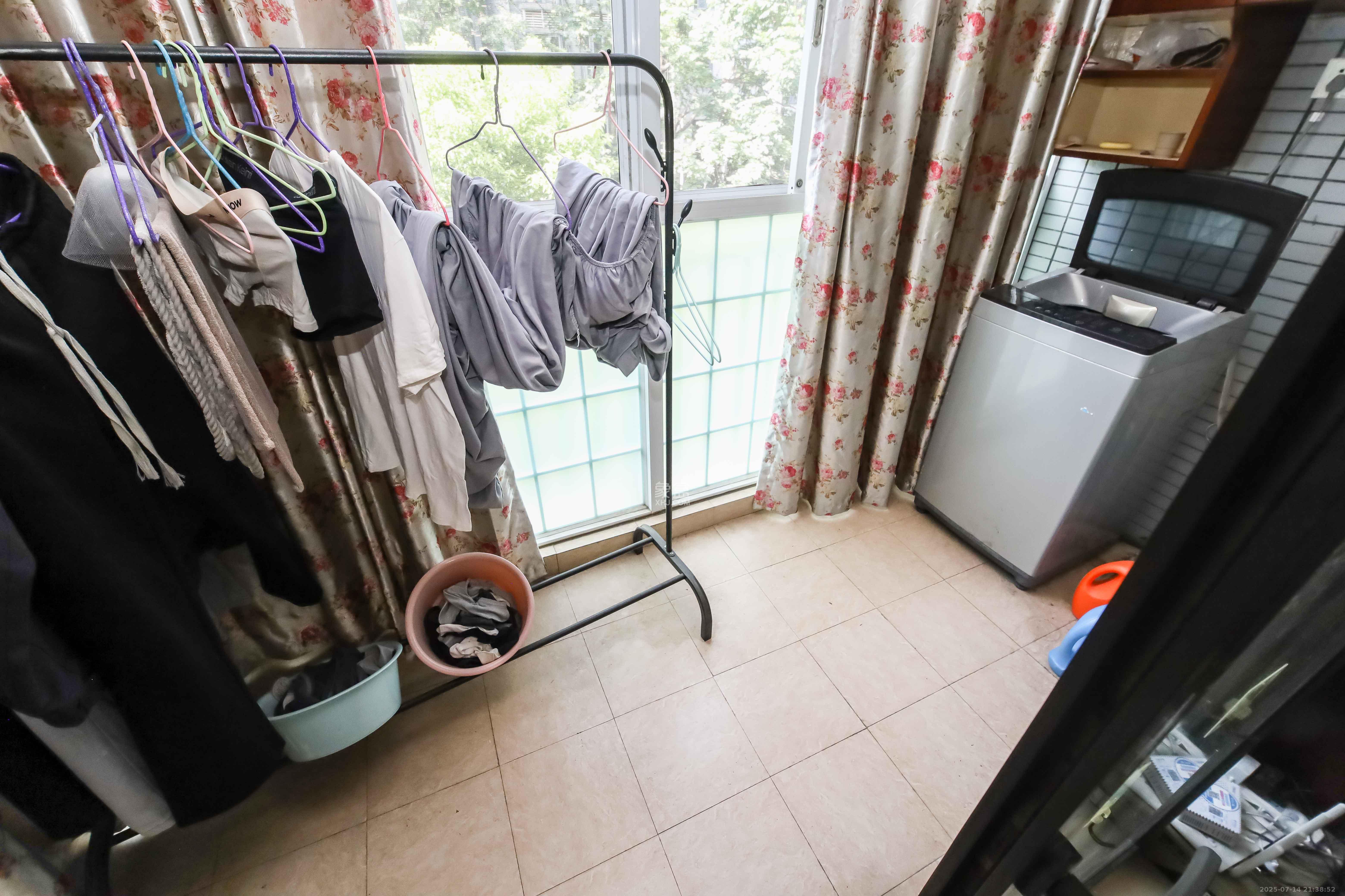 长房东郡 2室2厅1卫 98.0万 长房东郡 2室2厅1卫 98.0万阳台