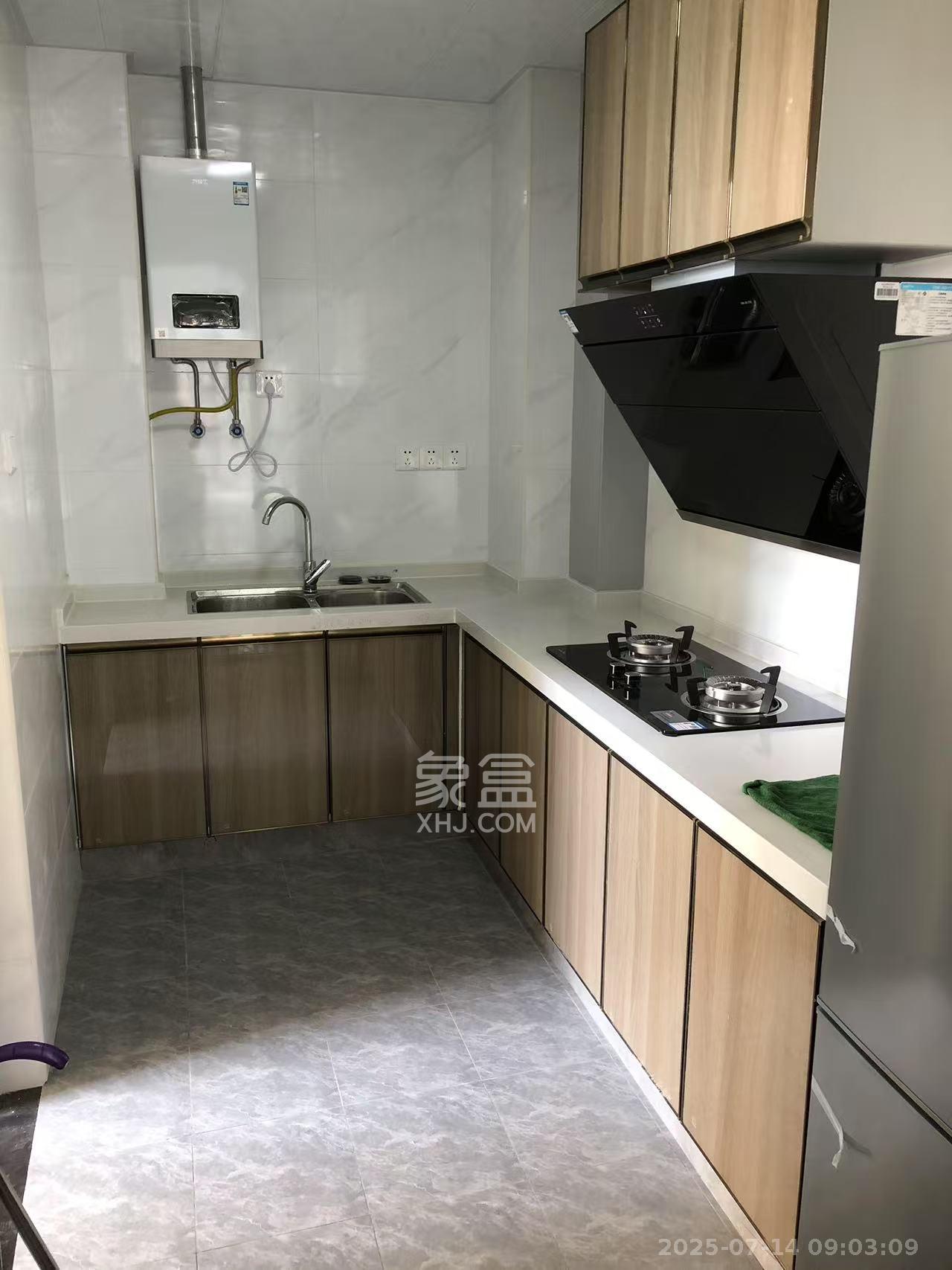 南山十里天池  3室2厅2卫    2300.0元/月 南山十里天池  3室2厅2卫    2300.0元/月室内图