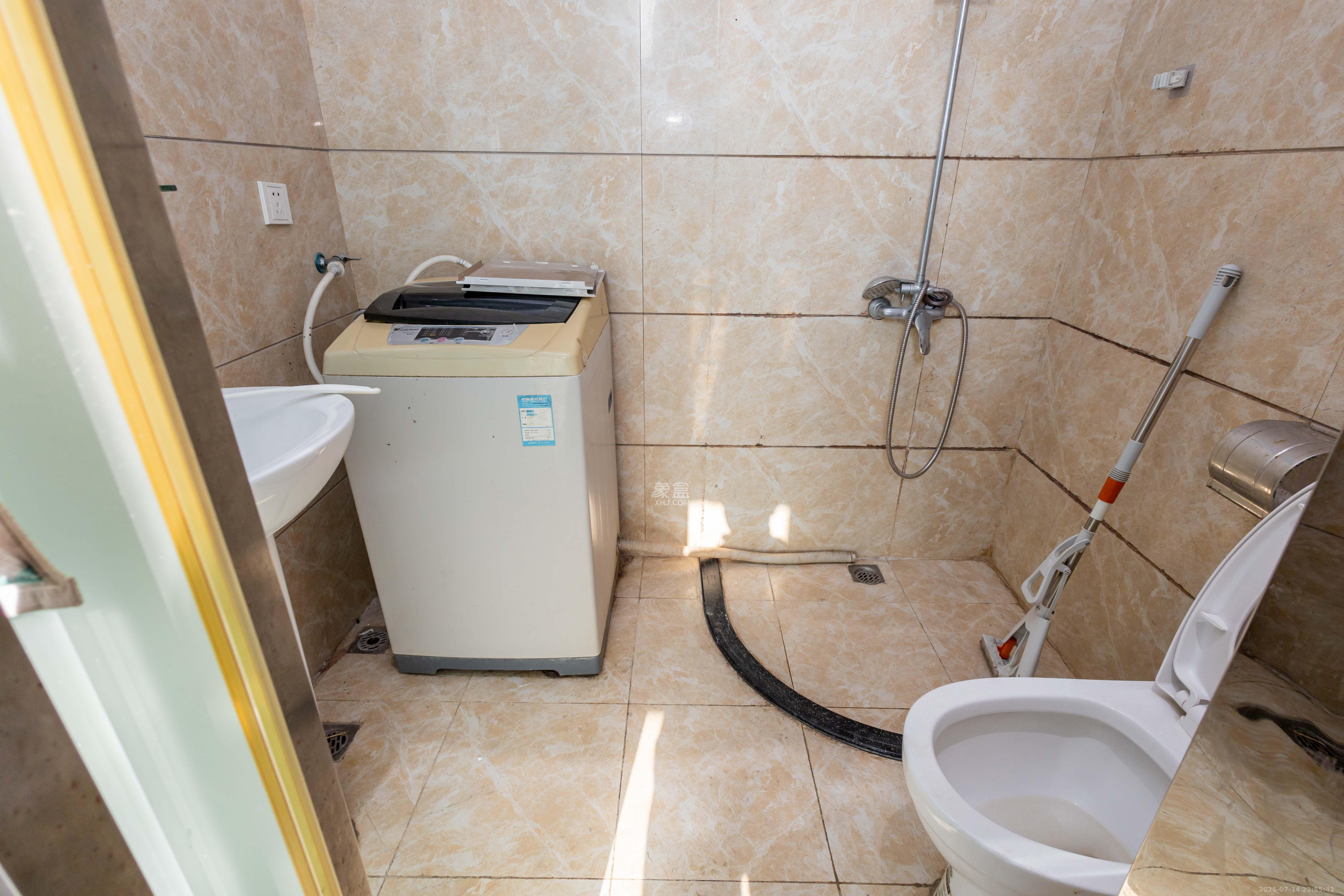 佐佑大厦  1室1厅1卫    14.8万卫生间