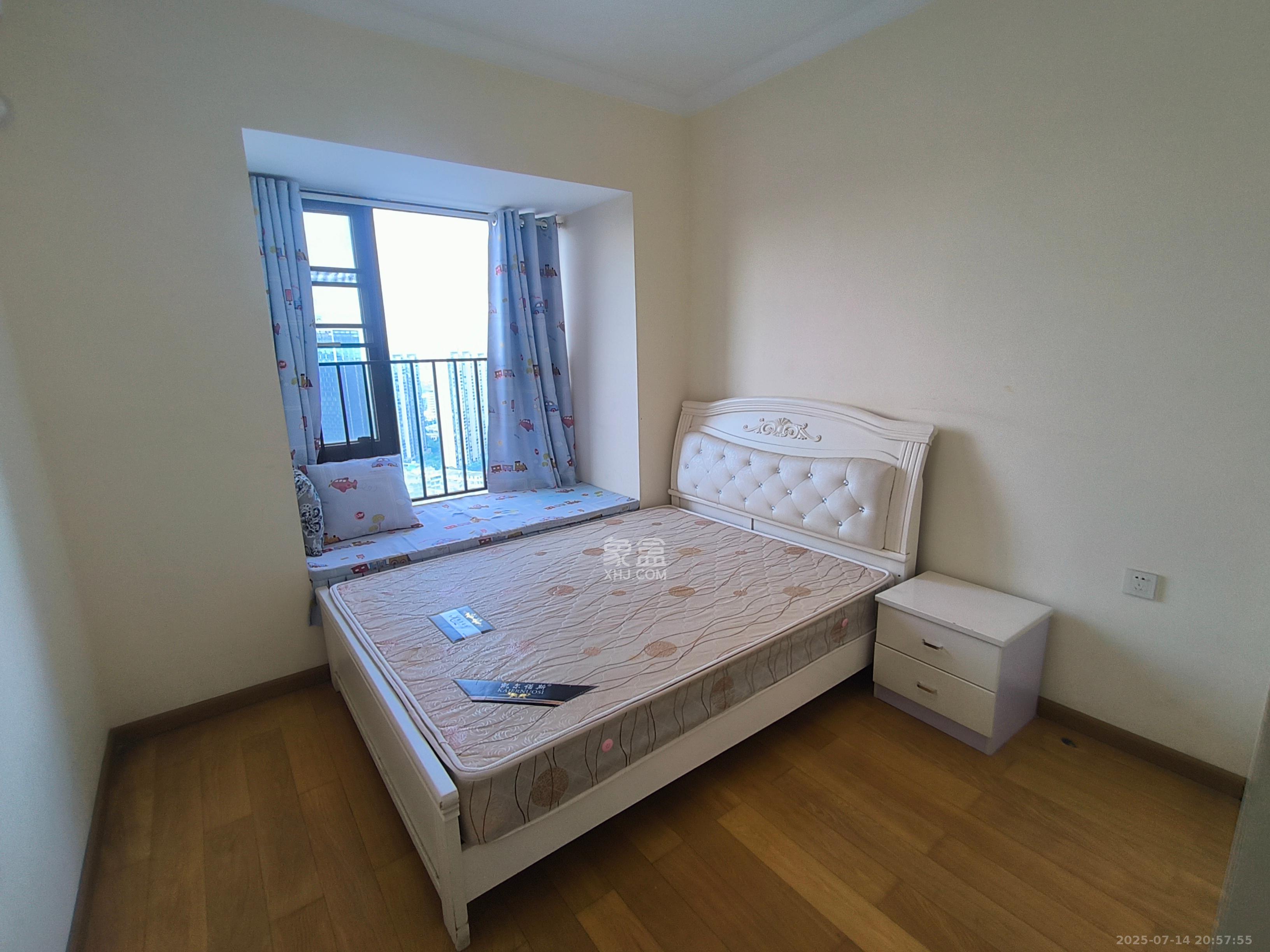 时代倾城一期  3室2厅2卫   2200.00元/月室内图