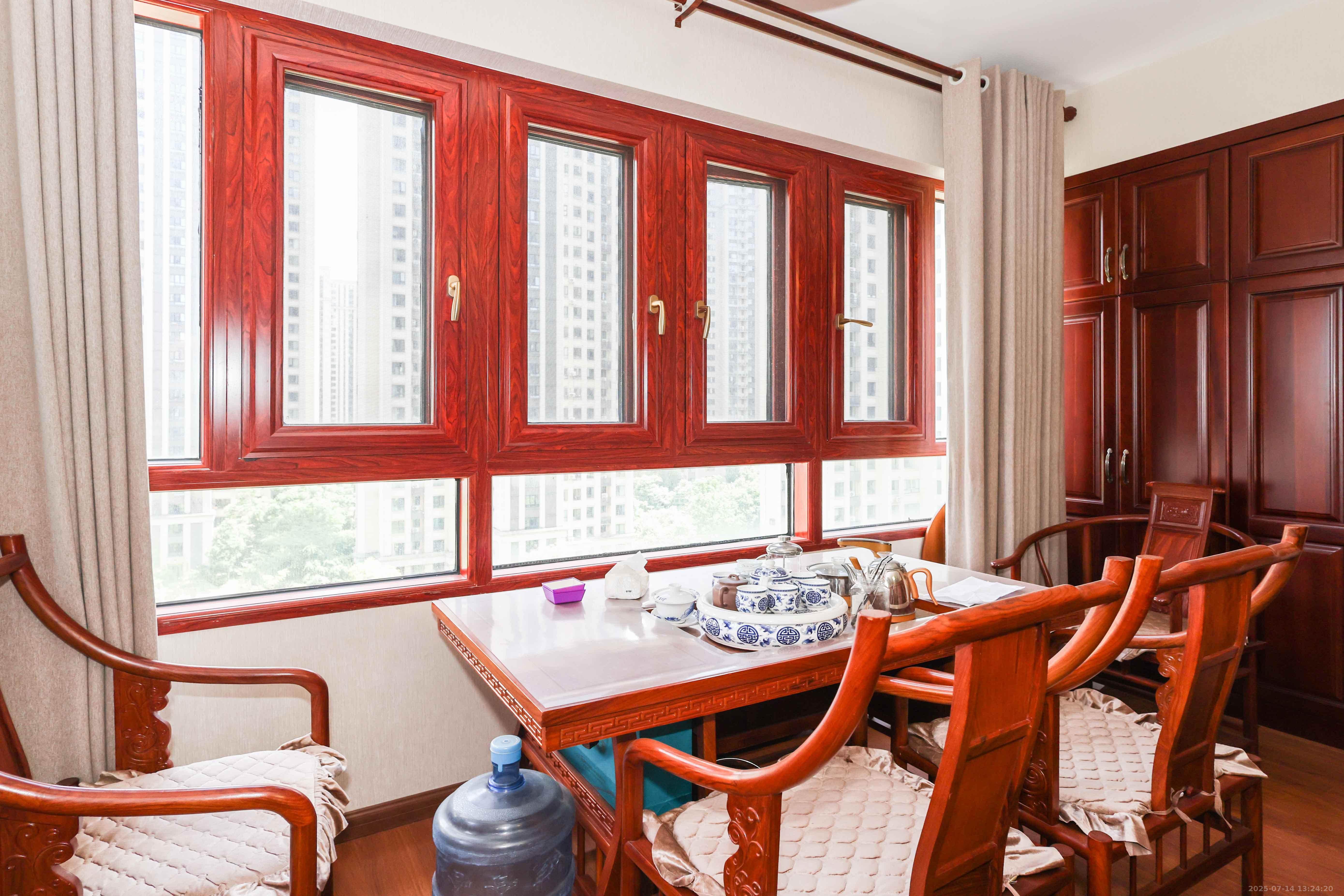 惠天然梅岭国际  4室2厅2卫    198.0万阳台