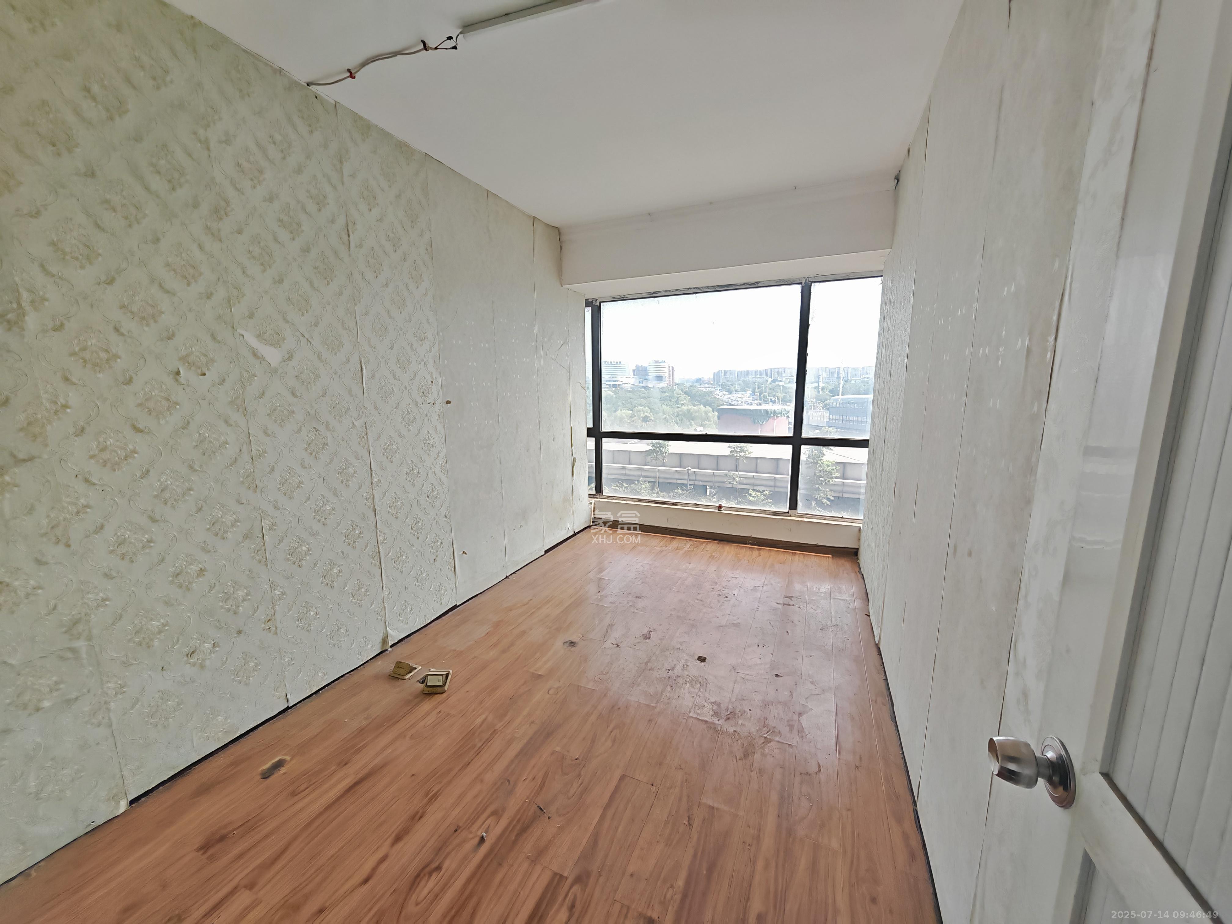 中信城市广场(中信新城一期) 6室2厅2卫 3300.0元/月 中信城市广场(中信新城一期) 6室2厅2卫 3300.0元/月室内图