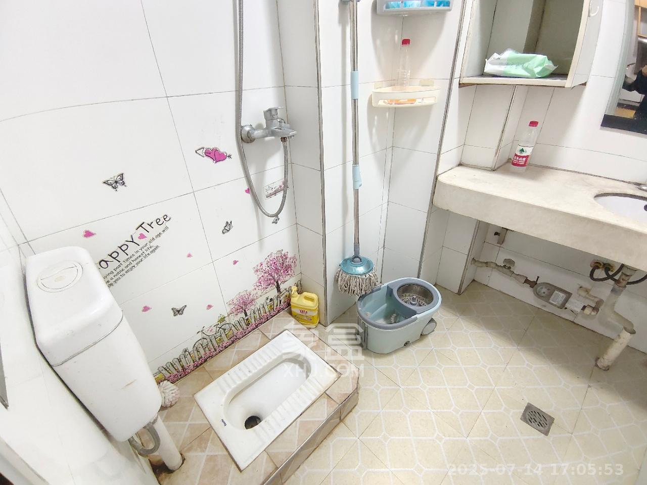 观湖公寓  1室1厅1卫   1600.00元/月室内图