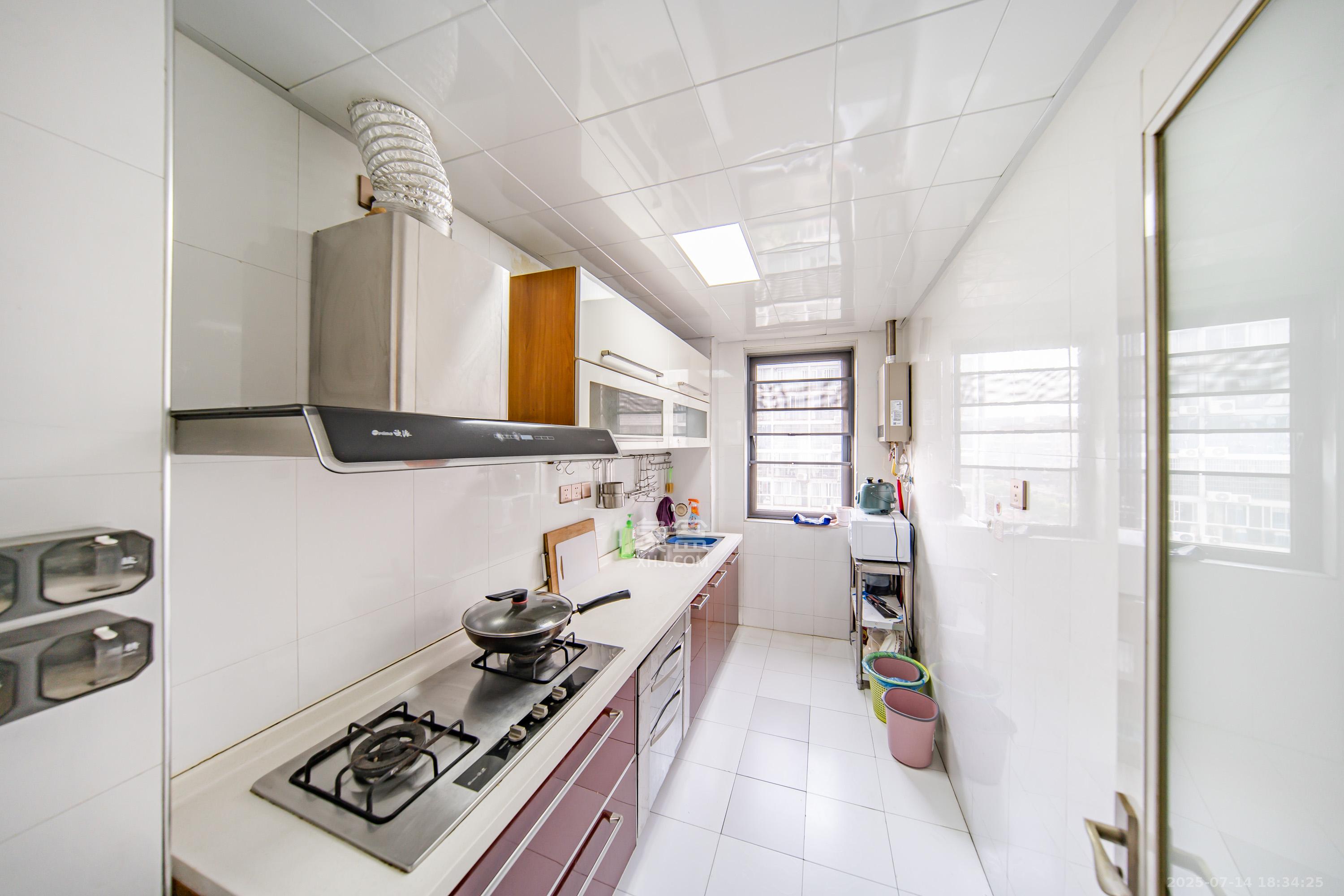 阳光100二期 2室2厅1卫 88.0万 阳光100二期 2室2厅1卫 88.0万厨房