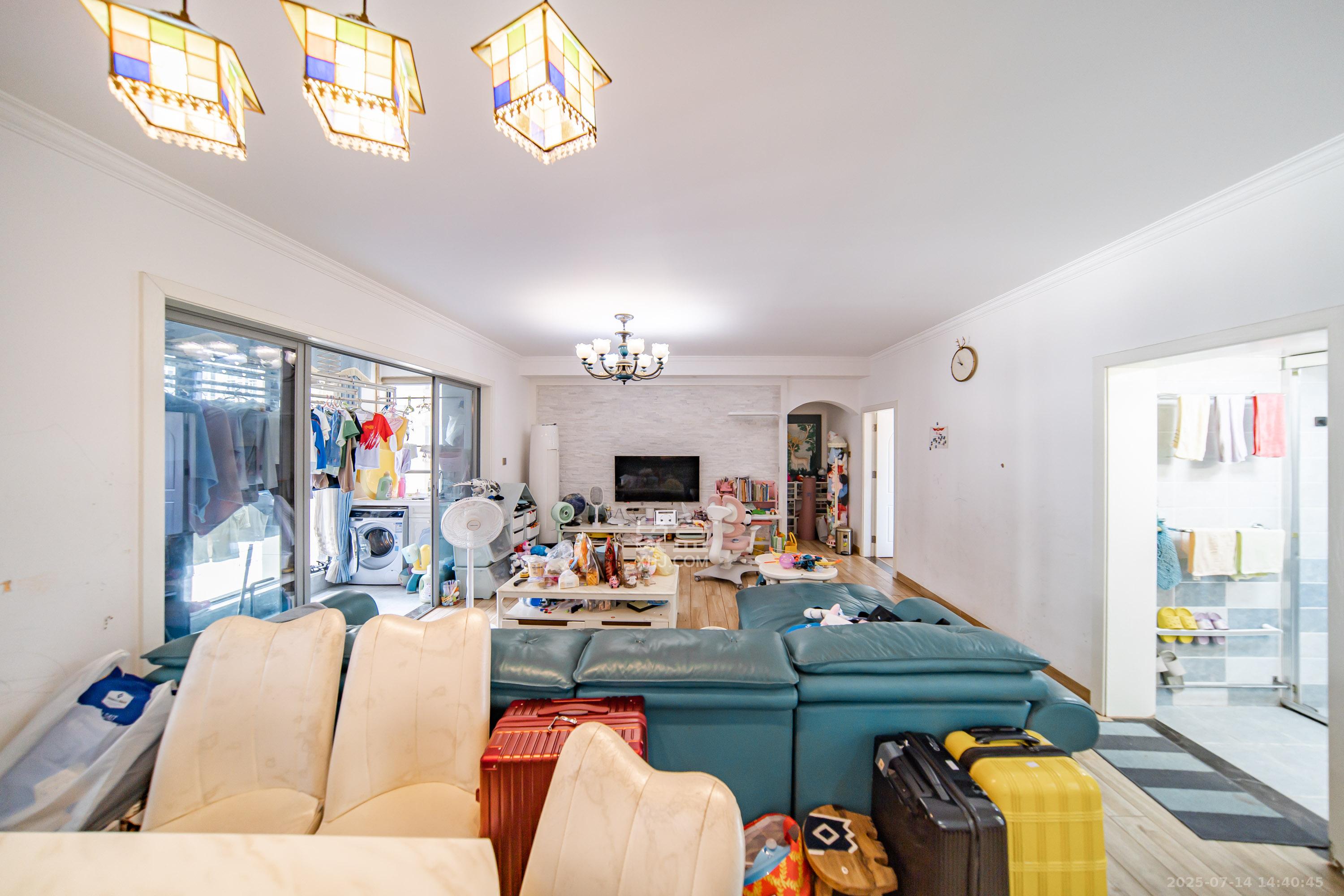 潇湘奥林匹克花园 3室2厅2卫 95.0万 潇湘奥林匹克花园 3室2厅2卫 95.0万客厅