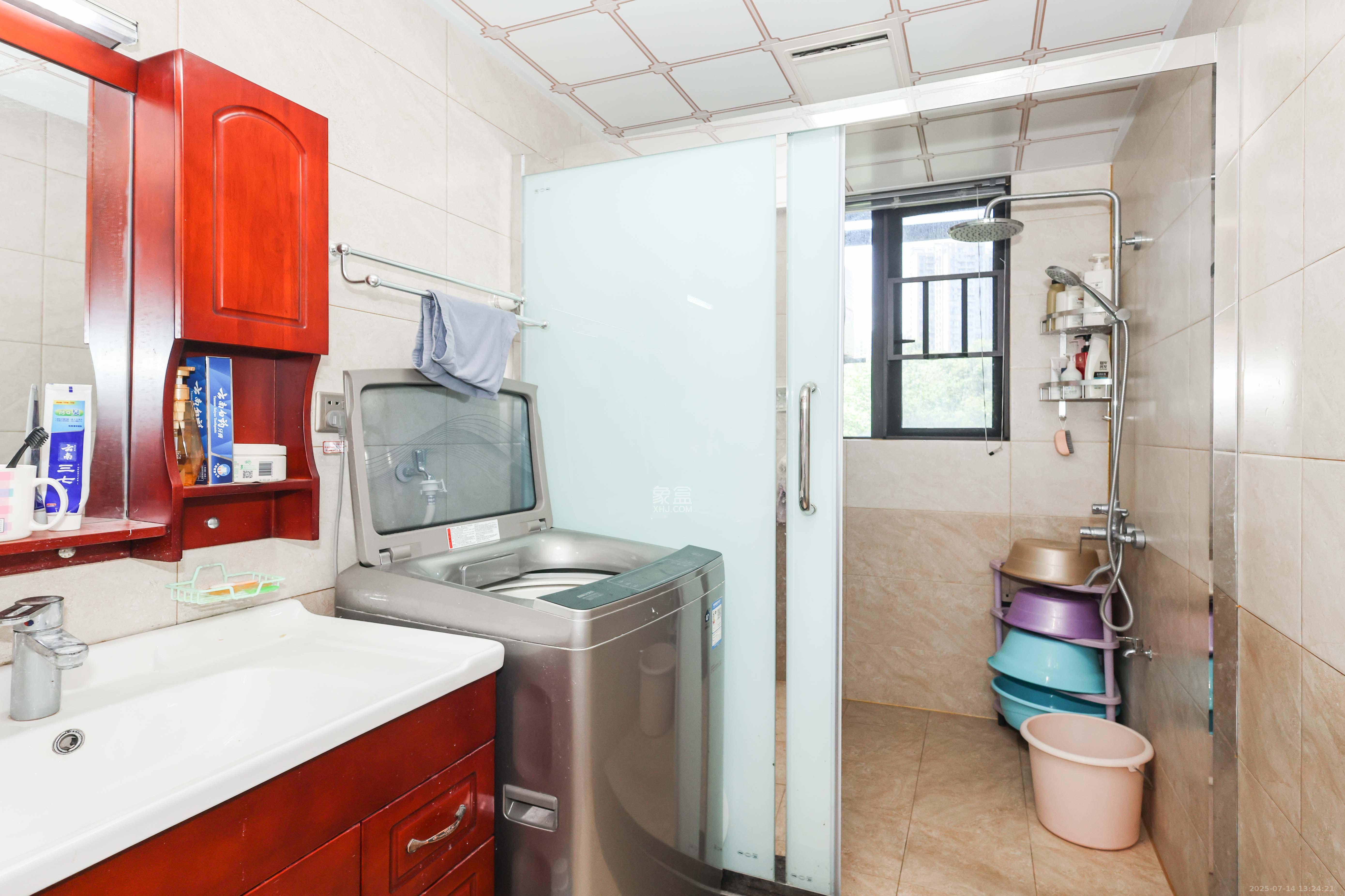 惠天然梅岭国际  4室2厅2卫    198.0万卫生间