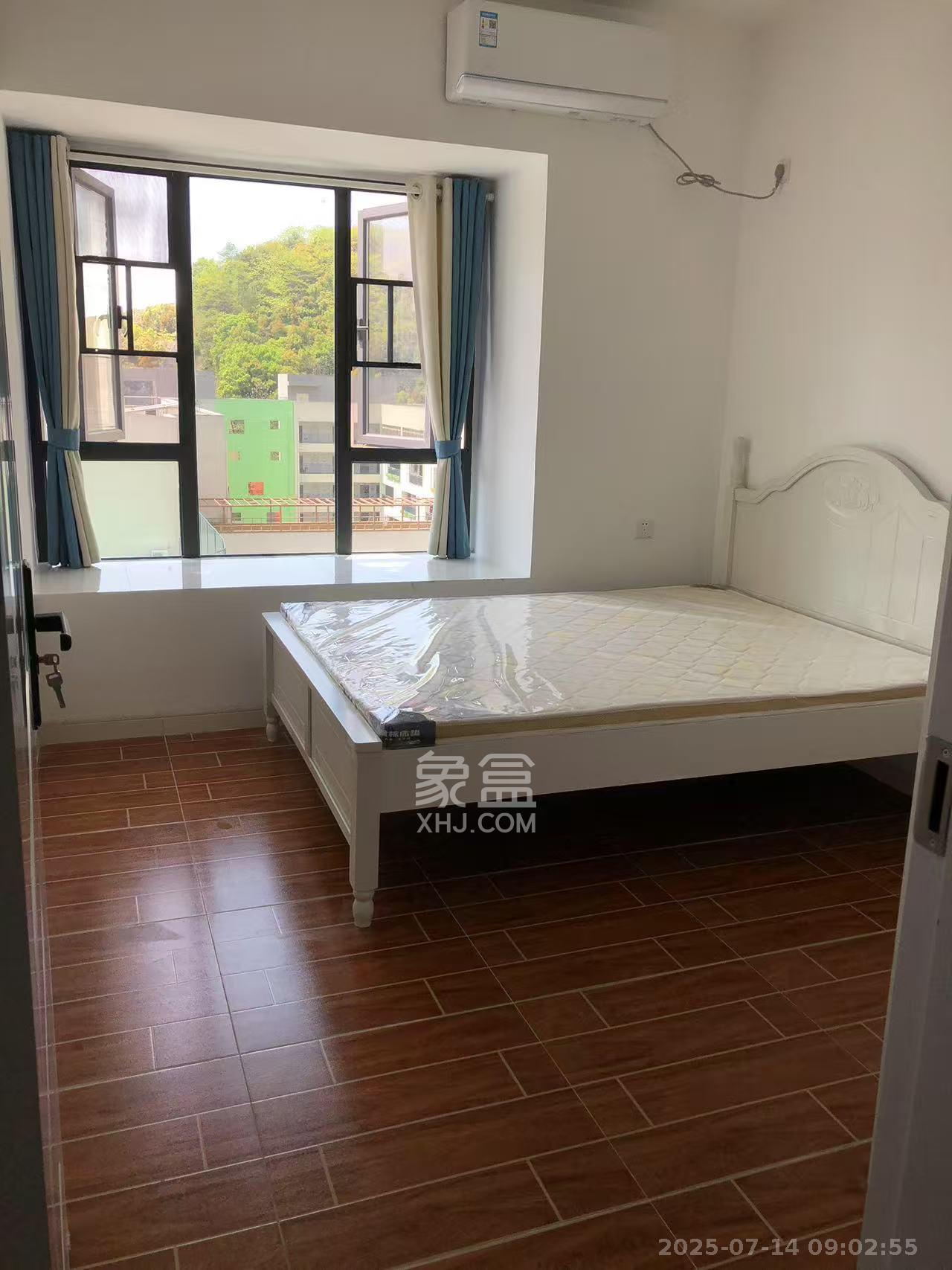 南山十里天池  3室2厅2卫    2300.0元/月 南山十里天池  3室2厅2卫    2300.0元/月室内图