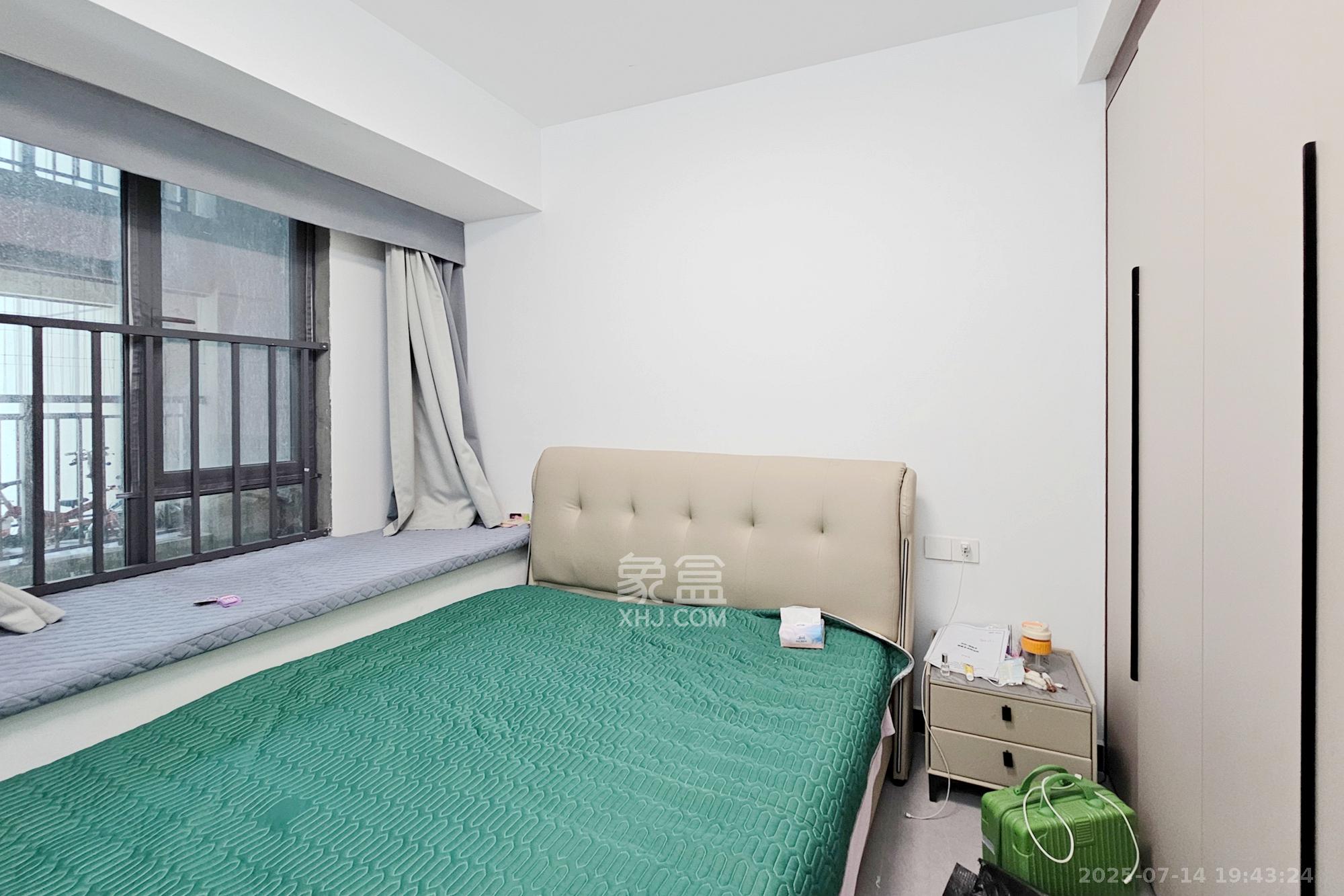 长房东旭国际  4室2厅2卫    142.0万 长房东旭国际  4室2厅2卫    142.0万卧室