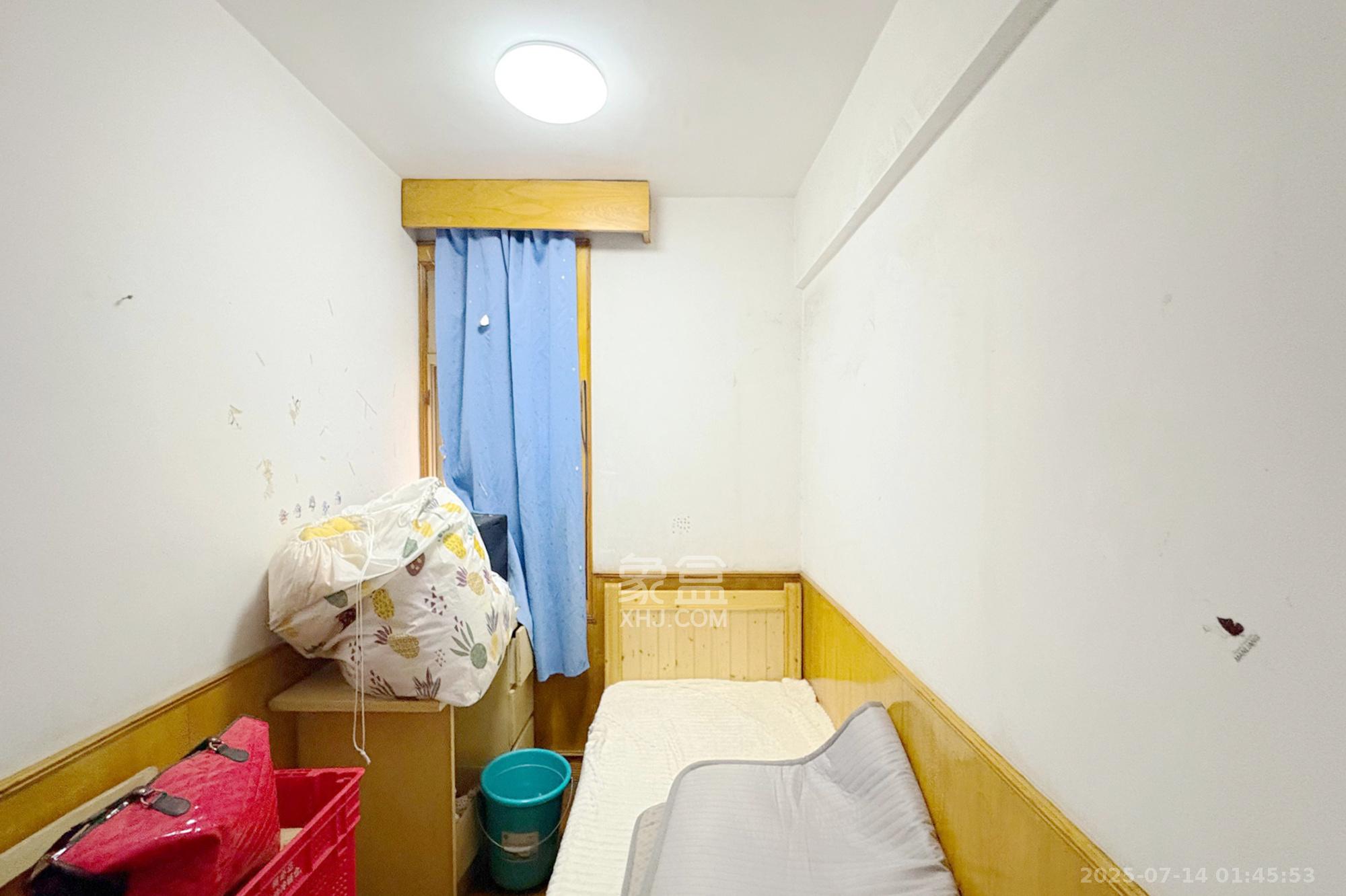 省建苑小区  1室2厅1卫   63.00万卧室