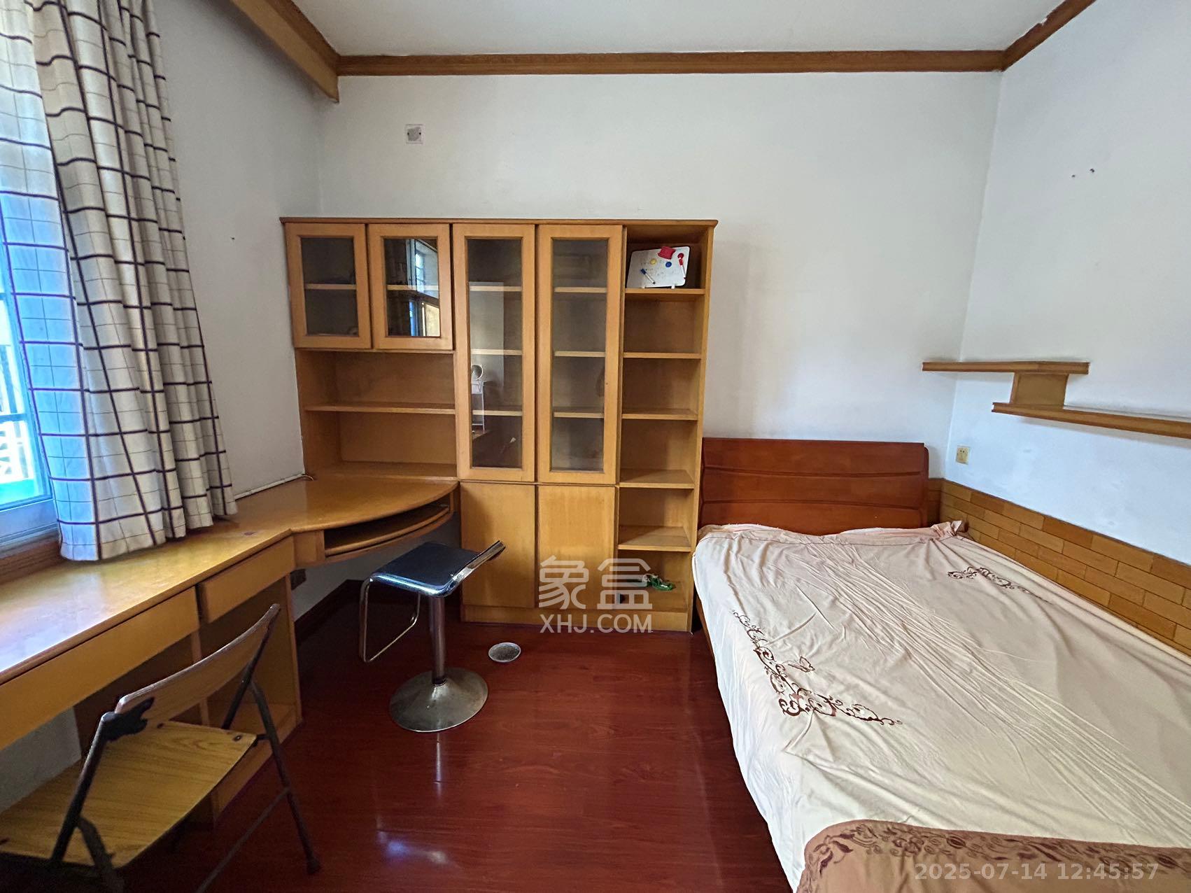 航天大院 3室2厅2卫 2600.0元/月 航天大院 3室2厅2卫 2600.0元/月室内图