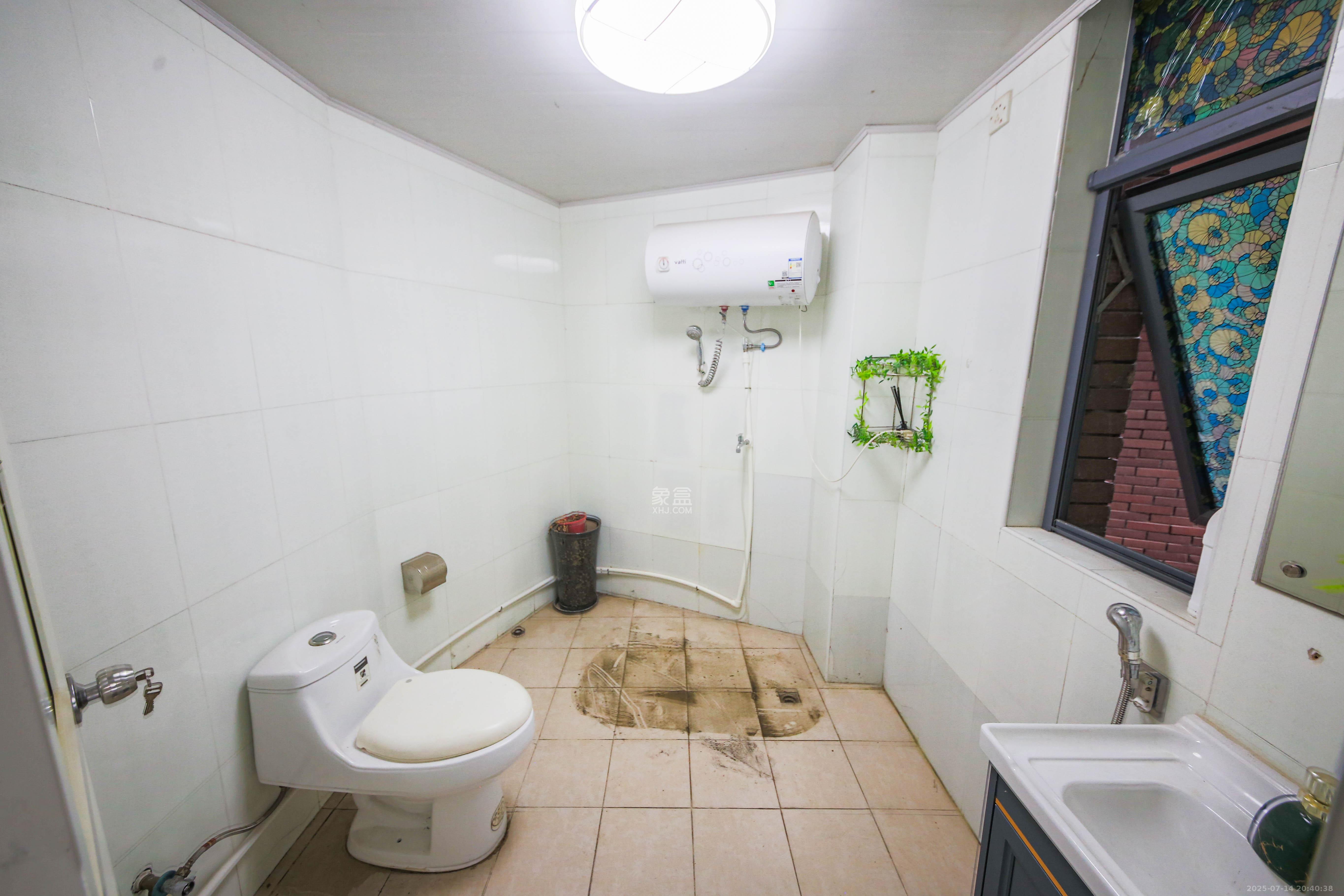 奥林匹克花园  3室2厅1卫    110.0万卫生间