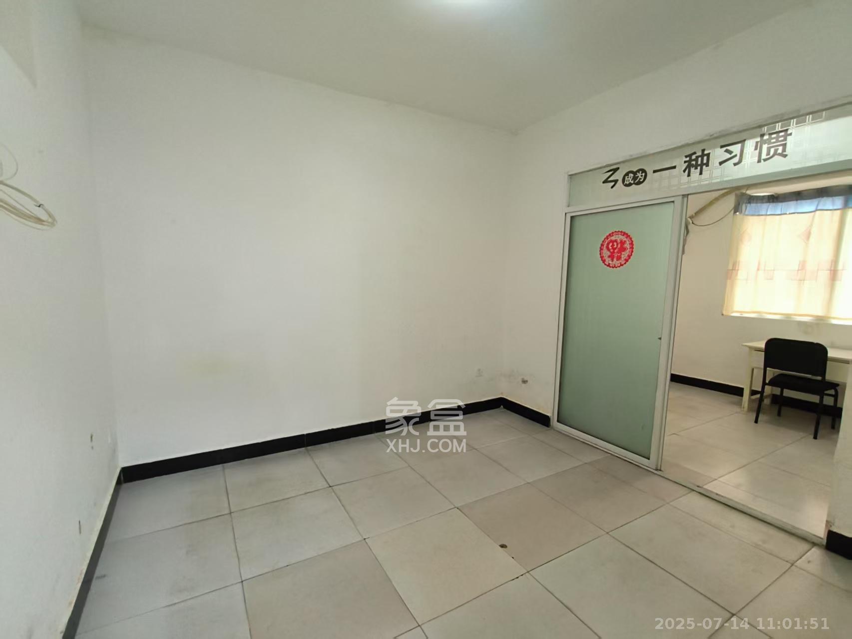 人民新村 3室1厅1卫 2500.0元/月 人民新村 3室1厅1卫 2500.0元/月室内图