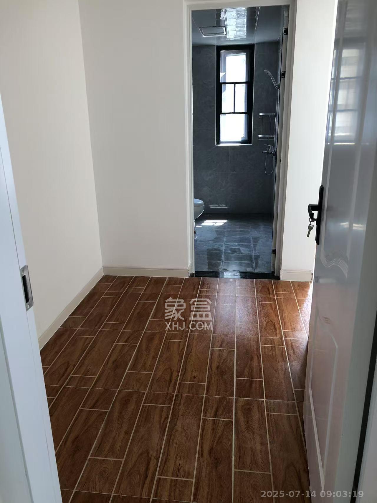 南山十里天池  3室2厅2卫    2300.0元/月 南山十里天池  3室2厅2卫    2300.0元/月室内图