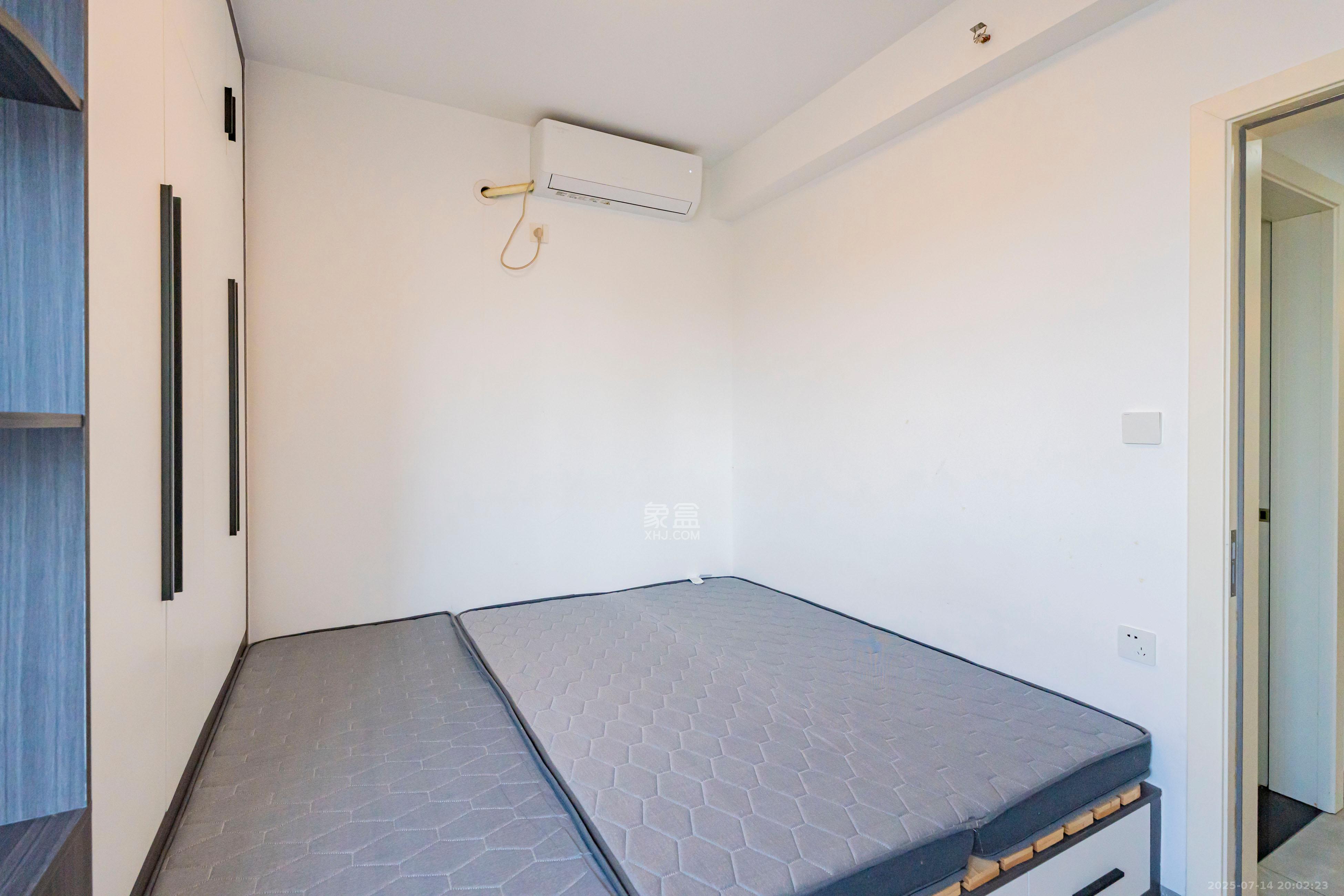 天健城  2室1厅1卫    135.0万 天健城  2室1厅1卫    135.0万卧室