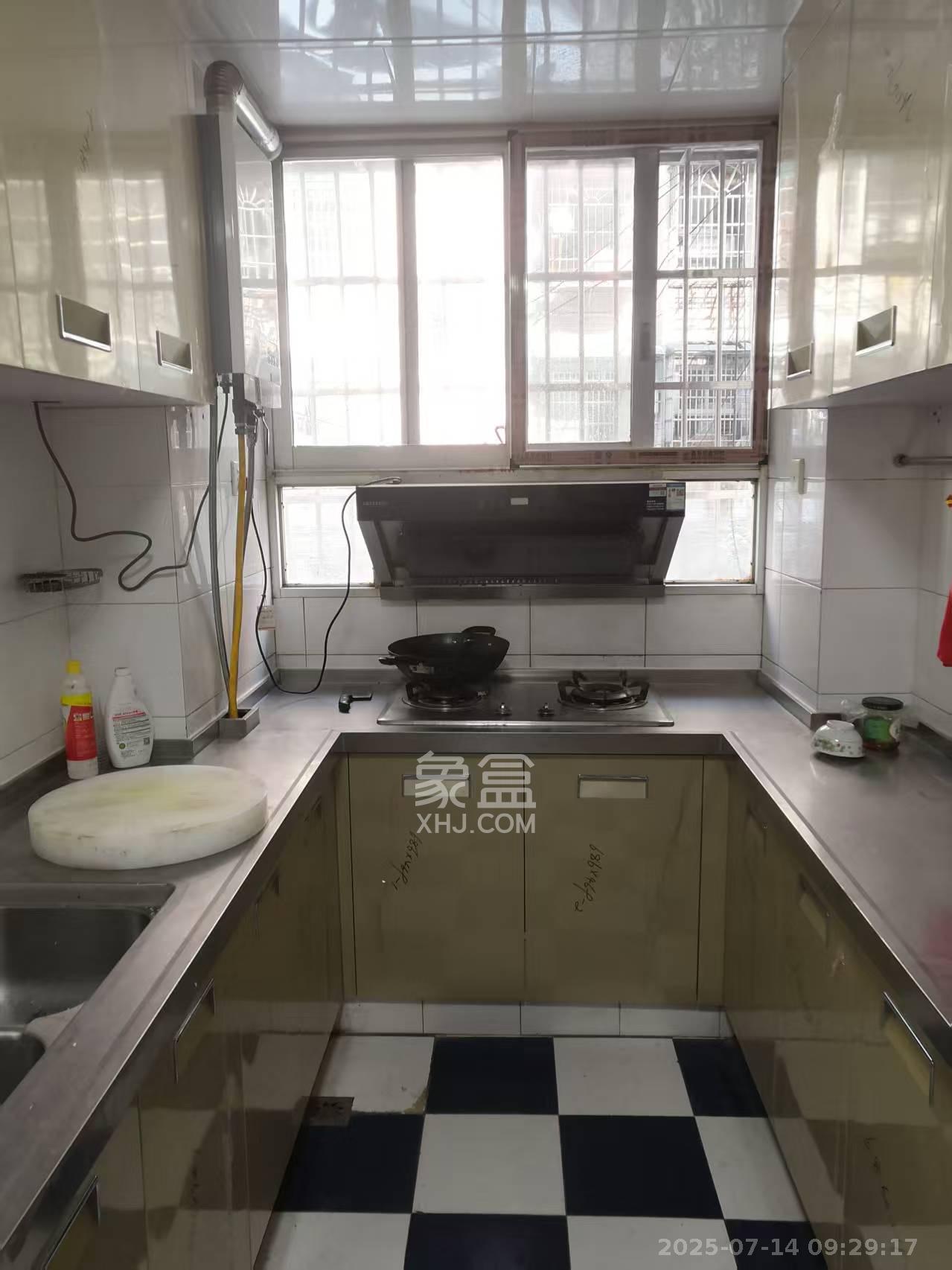 学宫街商住楼  3室0厅0卫   3200.00元/月