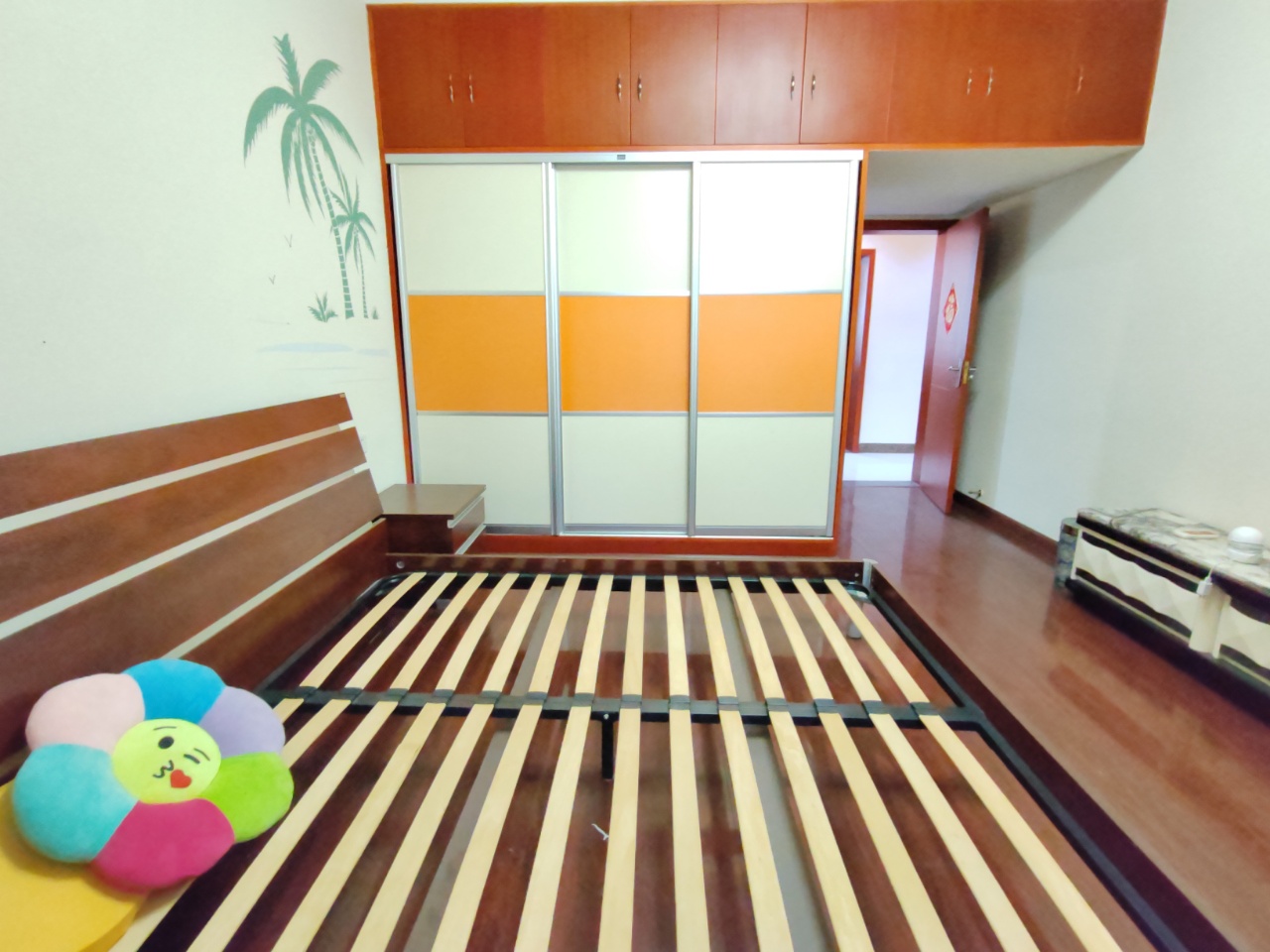 铂金玫瑰园  4室2厅2卫    62.8万 铂金玫瑰园  4室2厅2卫    62.8万客厅