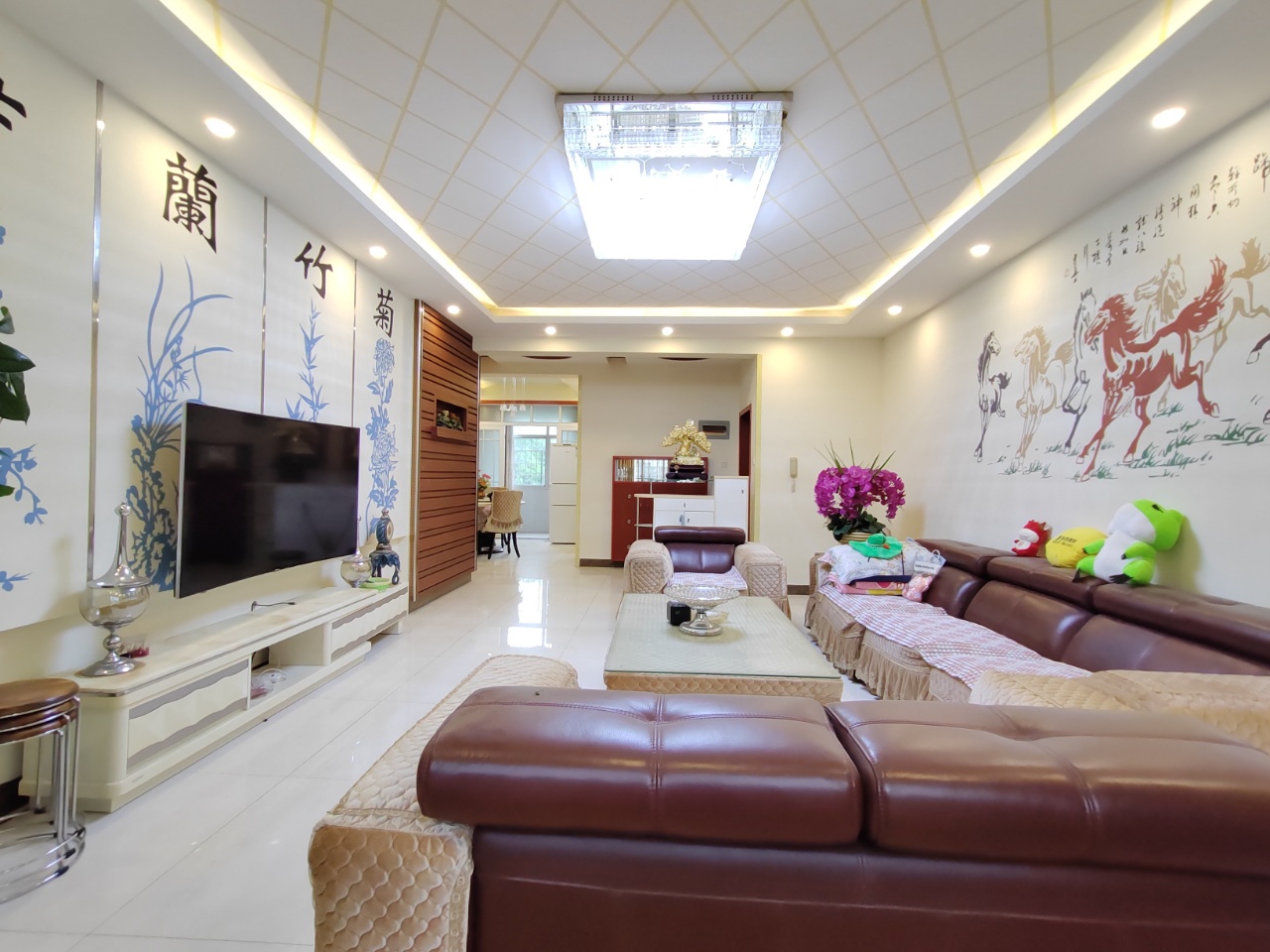 铂金玫瑰园  4室2厅2卫    62.8万 铂金玫瑰园  4室2厅2卫    62.8万客厅