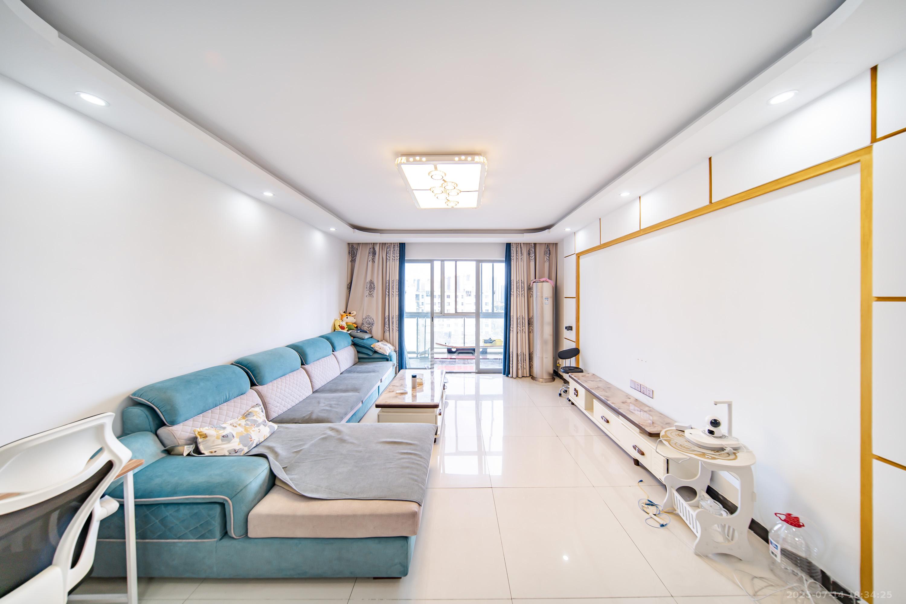 阳光100二期 2室2厅1卫 88.0万 阳光100二期 2室2厅1卫 88.0万客厅