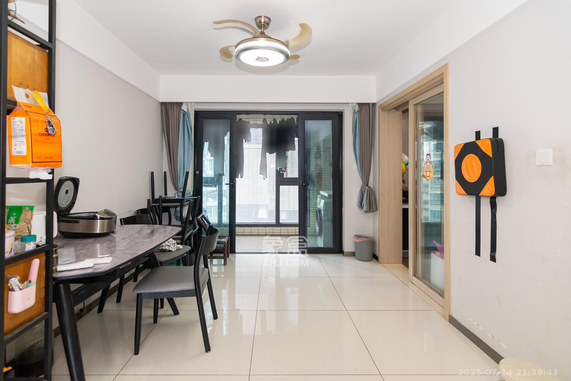 时代年华  4室2厅2卫    110.0万 时代年华  4室2厅2卫    110.0万客厅