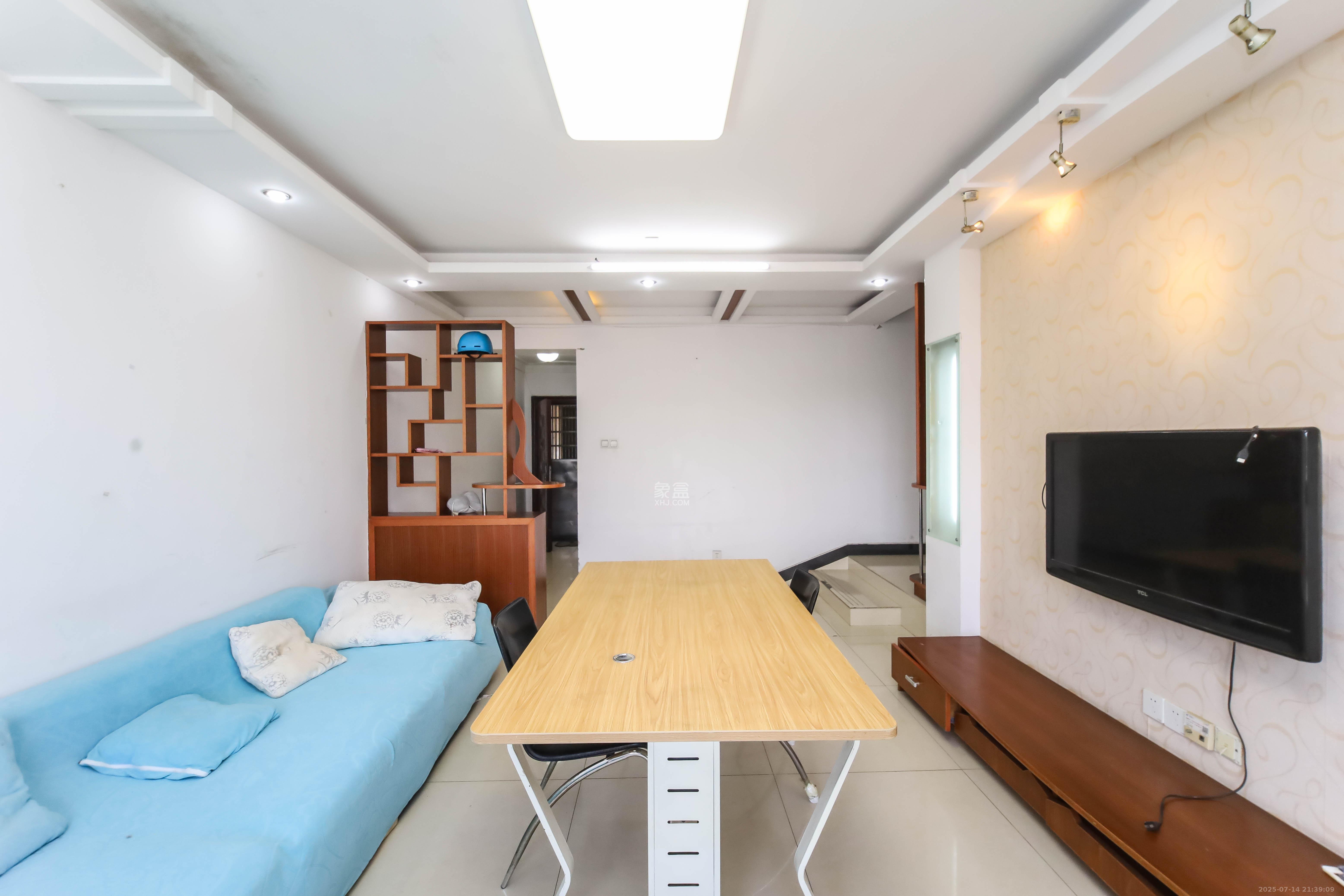 东玺门  2室1厅1卫    62.8万客厅