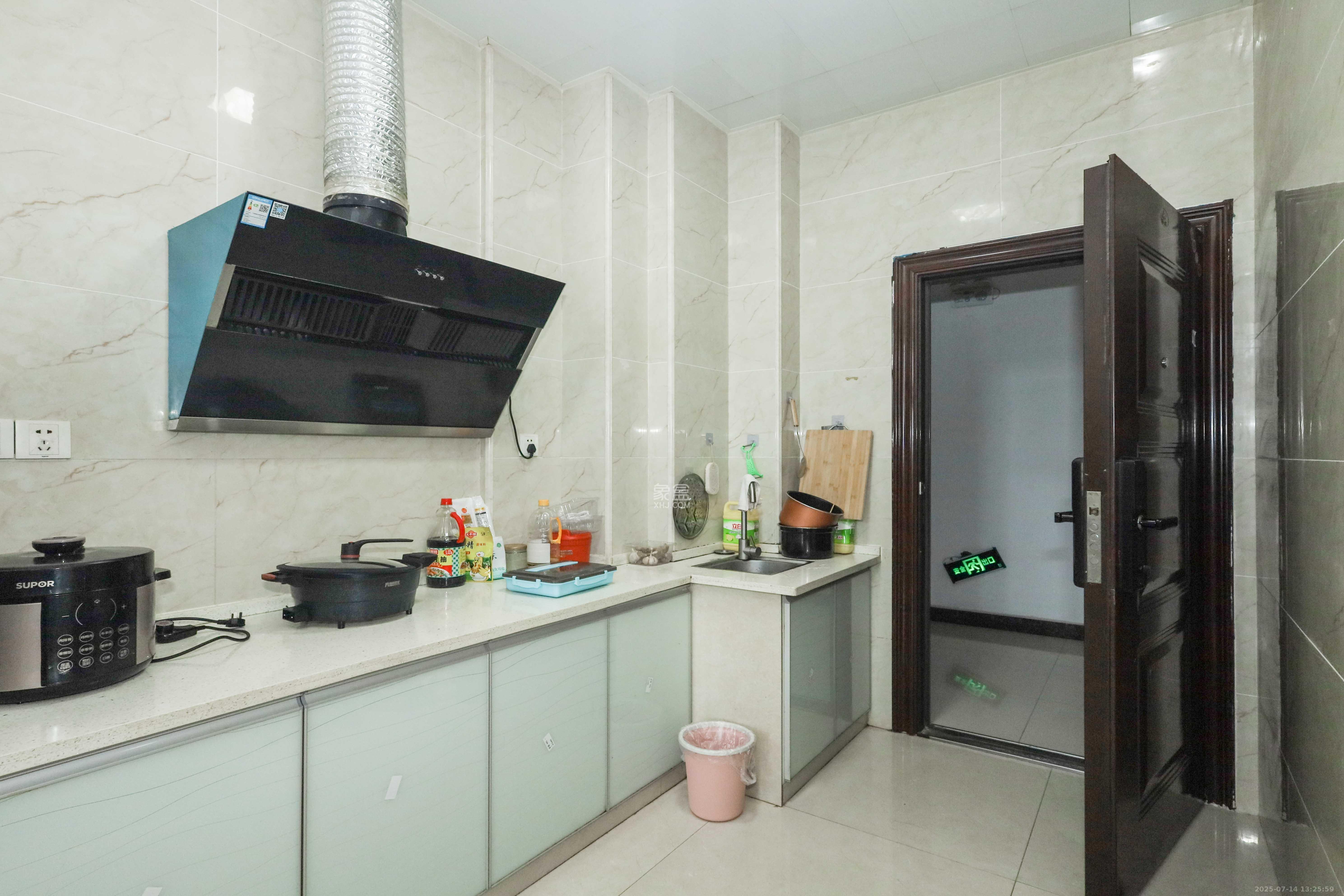 华侨假日中心(晟华苑)  1室1厅1卫    28.0万 华侨假日中心(晟华苑)  1室1厅1卫    28.0万厨房